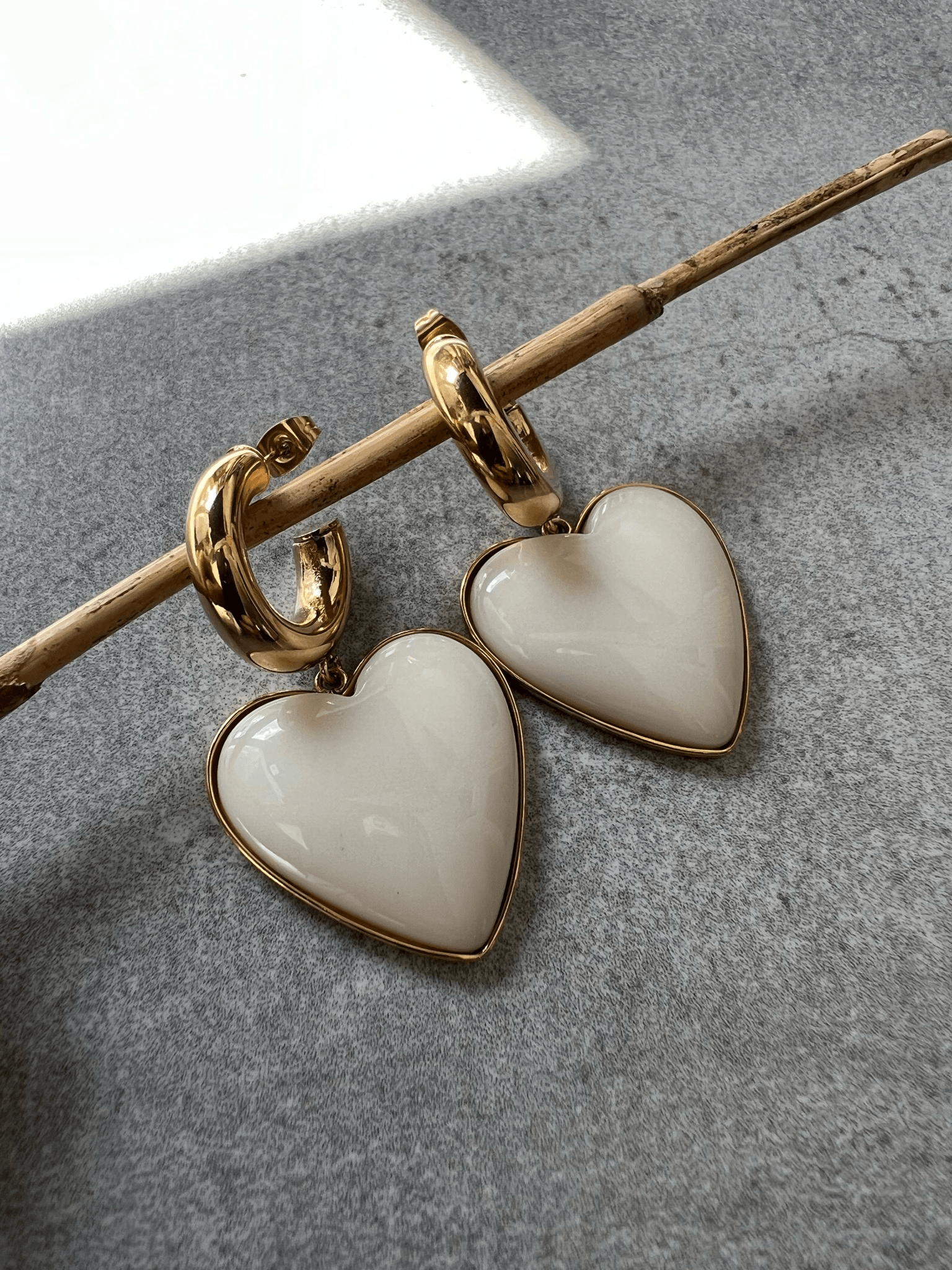 Boucles d’oreilles ADDISON Cœurs crème blanc cassé - Créations Uniques