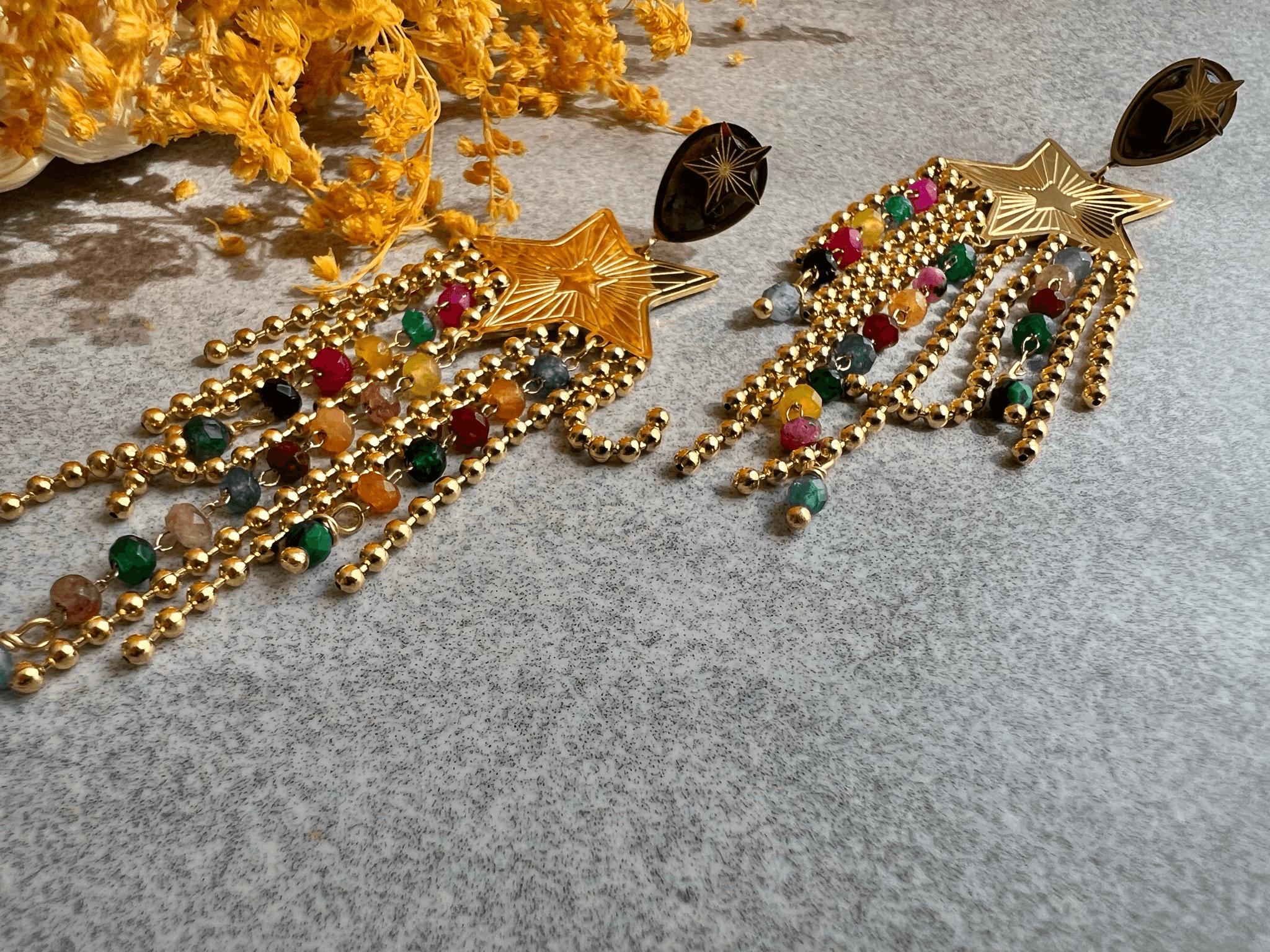 Boucles d’oreilles REGGIE étoiles dorées et perles multicolores - Créations Uniques