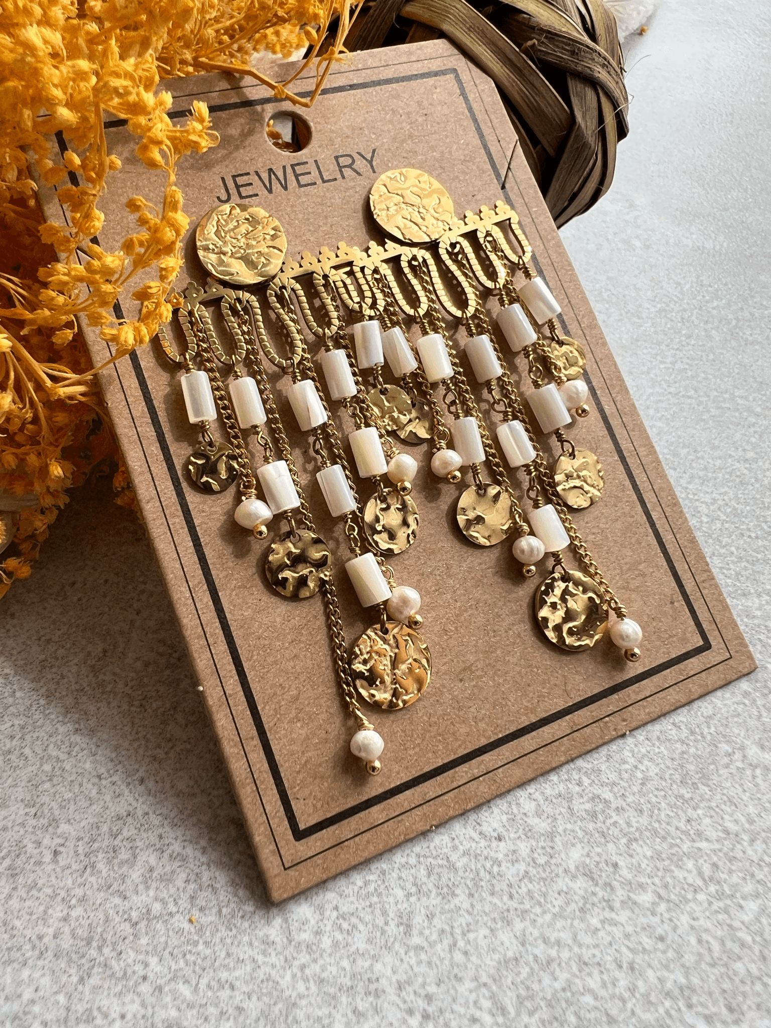Boucles d’oreilles BEE perles blanches - Créations Uniques