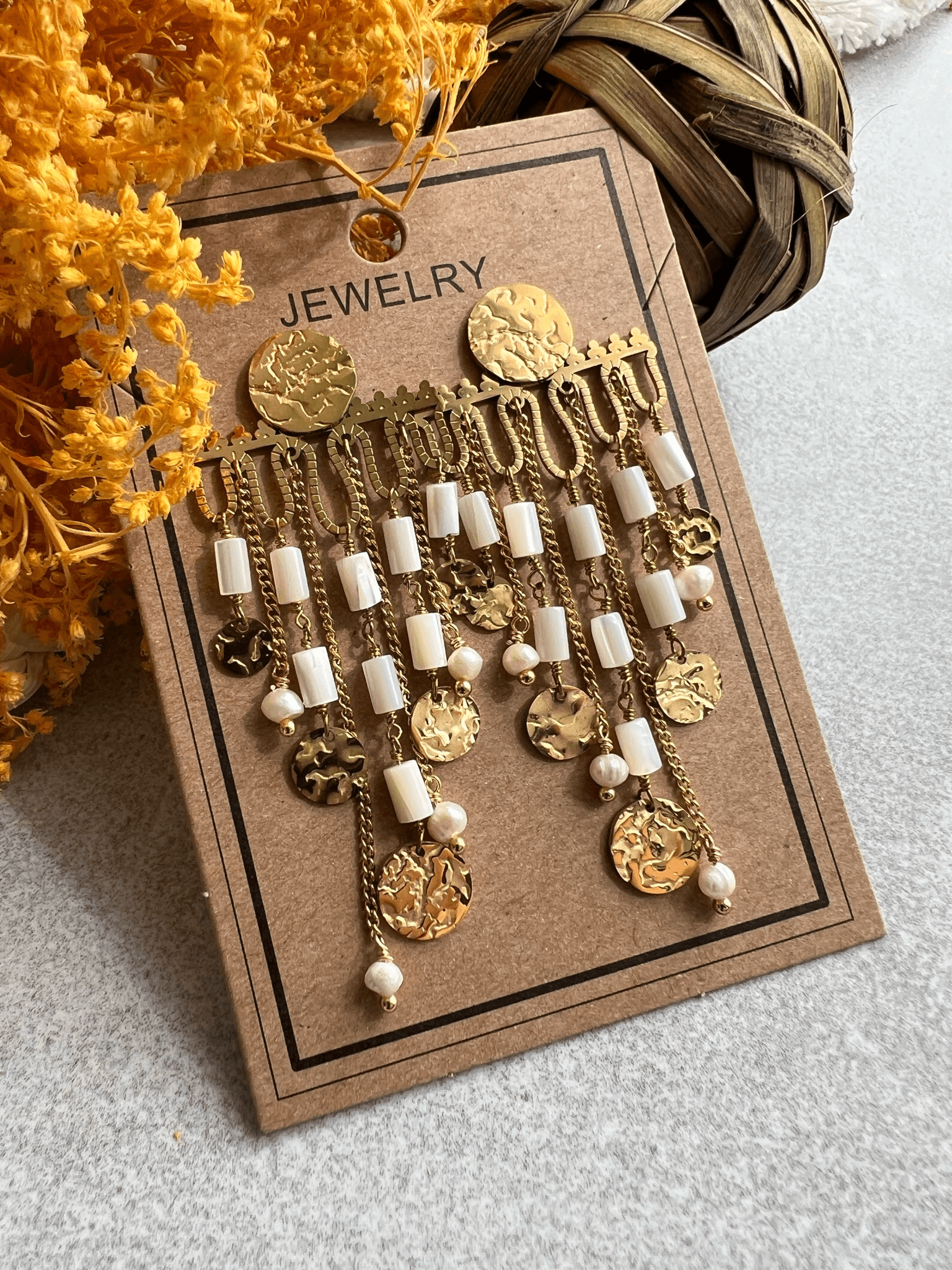 Boucles d’oreilles BEE perles blanches - Créations Uniques