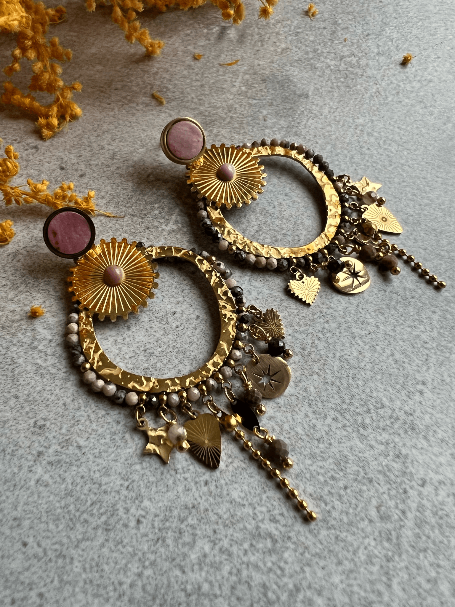 Boucles d’oreilles MARIE-AMELIE dorées, perles et multi pampilles clous roses - Créations Uniques