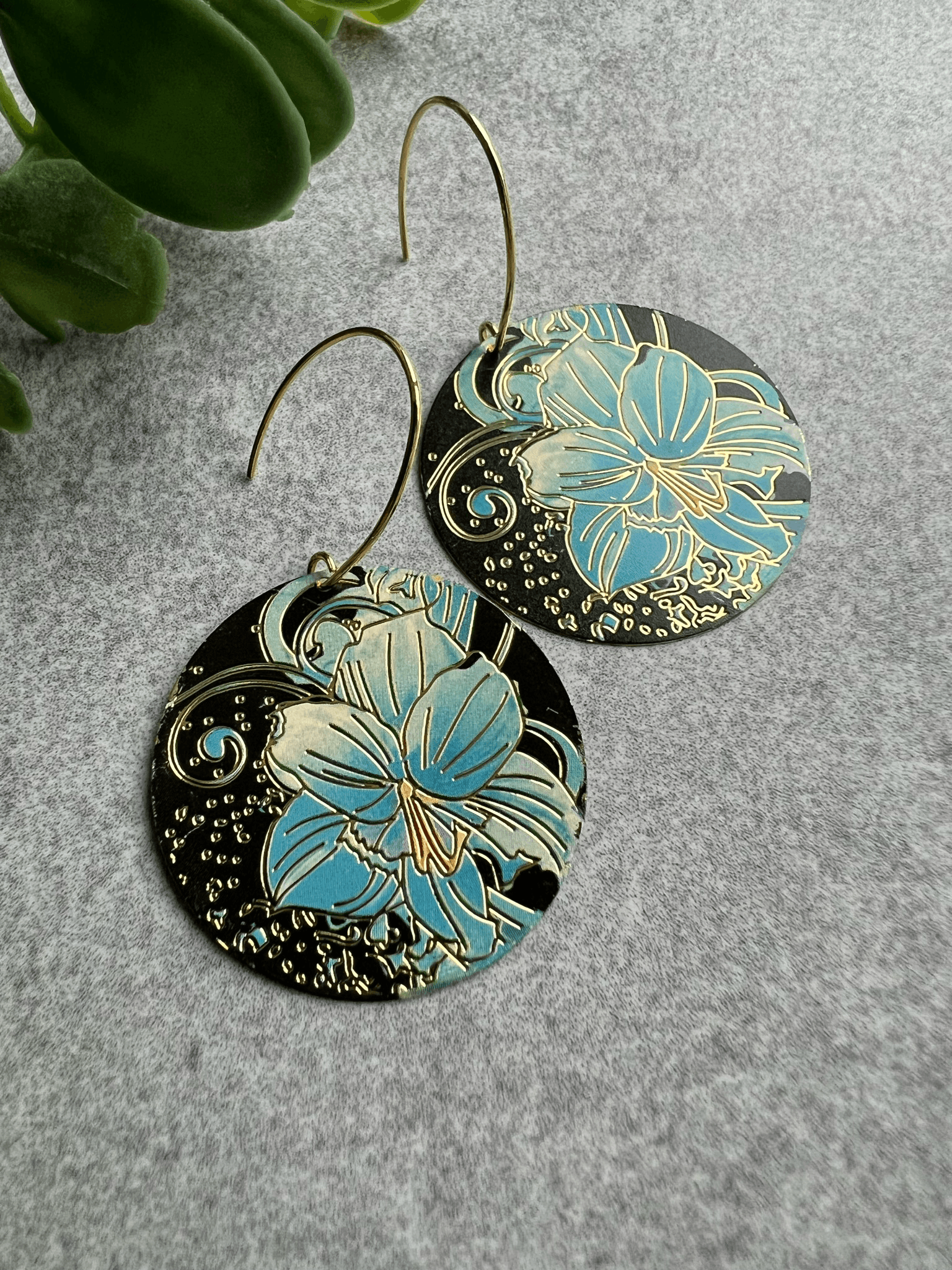 Boucles d’oreilles LINDSAY motif fleurs bleues - Créations Uniques - Créations Uniques