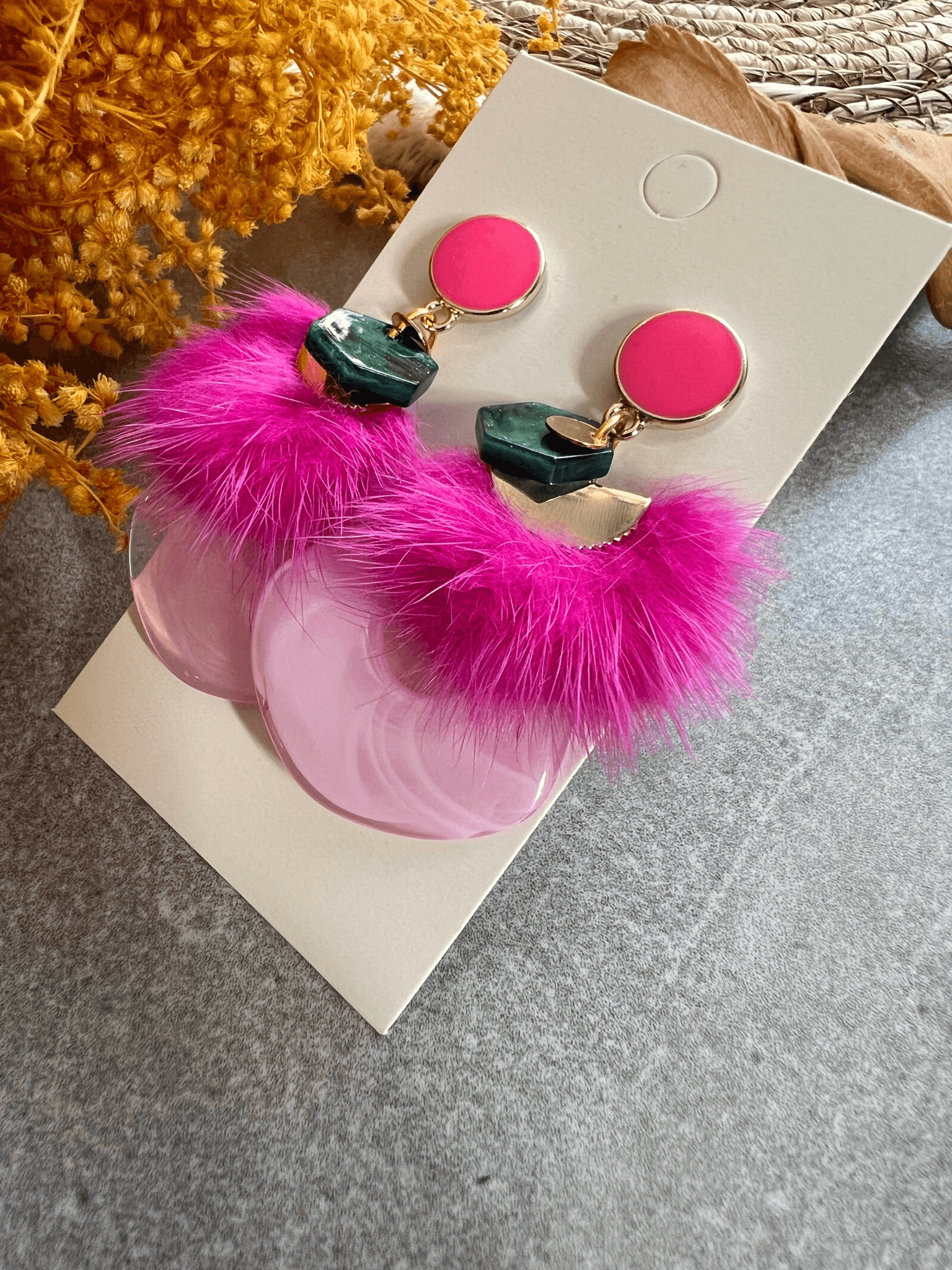 Boucles d’oreilles MARINETTE résine et clous roses - Créations Uniques - Créations Uniques