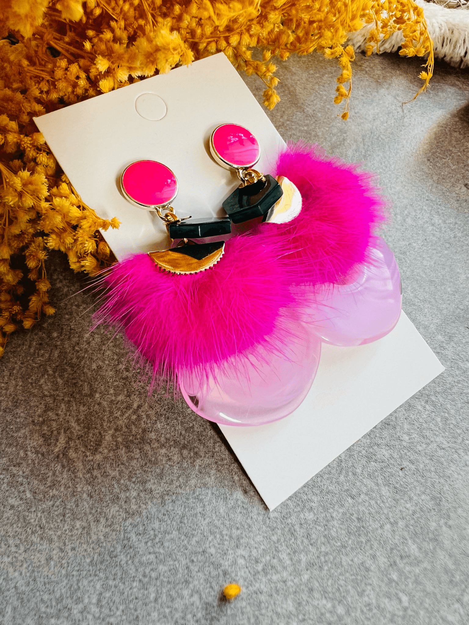 Boucles d’oreilles MARINETTE résine et clous roses - Créations Uniques - Créations Uniques