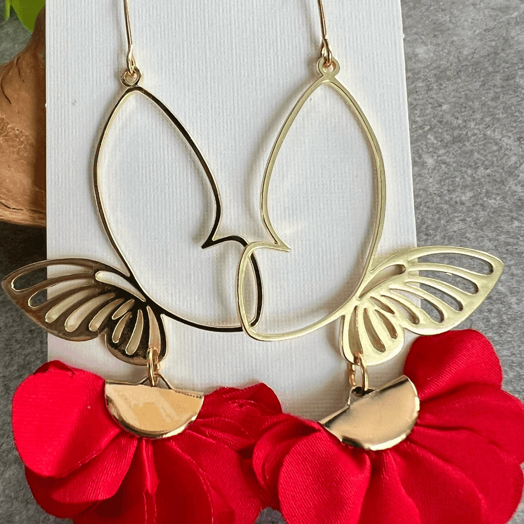 Boucles d’oreilles SUZETTE papillons dorés et pampilles tissu rouge - Créations Uniques - Créations Uniques