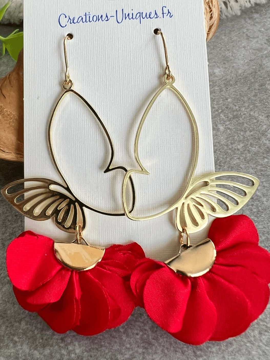 Boucles d’oreilles SUZETTE papillons dorés et pampilles tissu rouge - Créations Uniques - Créations Uniques