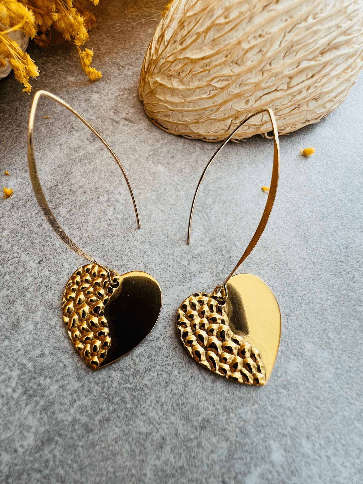 Boucles d’oreilles cœurs dorés ELLEN (version longue) - Créations Uniques - Créations Uniques