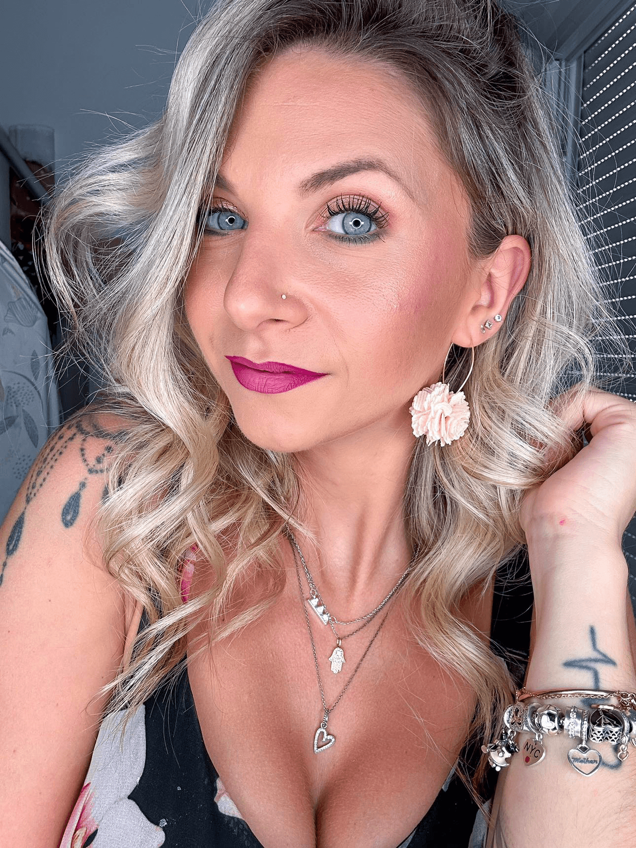 Boucles d’oreilles REESE pompons rose clair - Créations Uniques - Créations Uniques