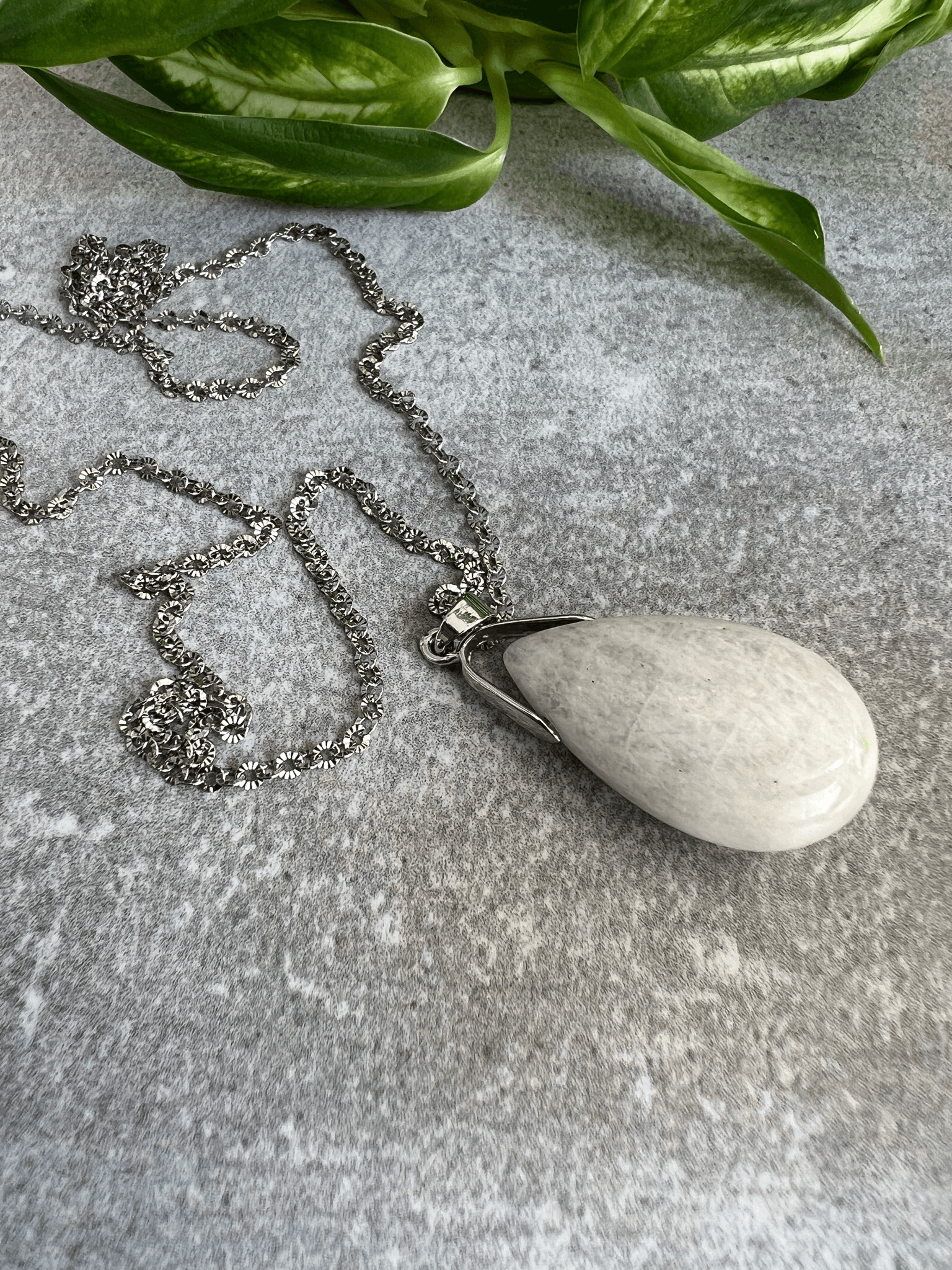 Collier Pierre de lune bleutée - Créations Uniques - Créations Uniques