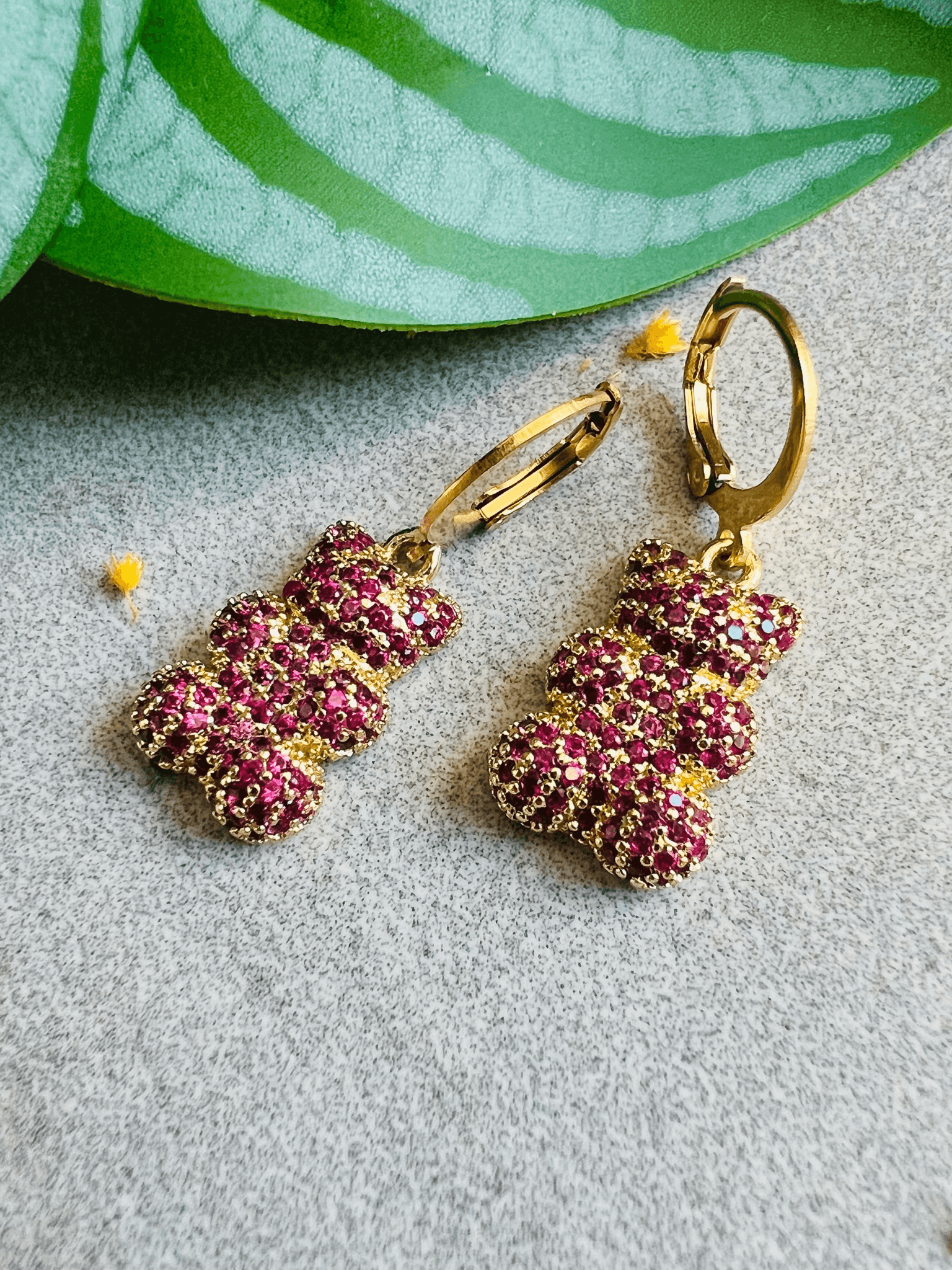 Boucles d’oreilles CRYSTAL mini créoles dorées oursons strass rose framboise - Créations Uniques