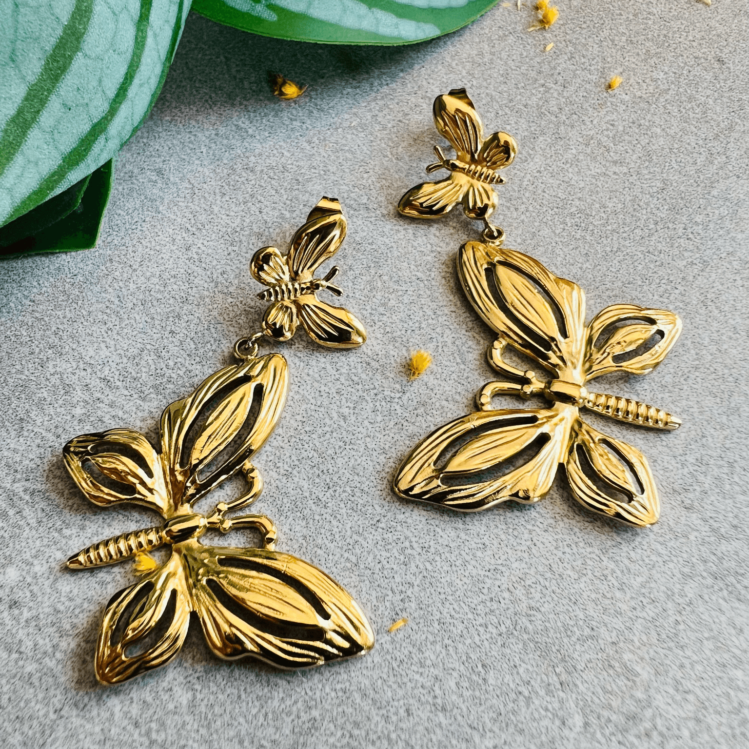 Boucles d’oreilles BLANCHE papillons dorés - Créations Uniques
