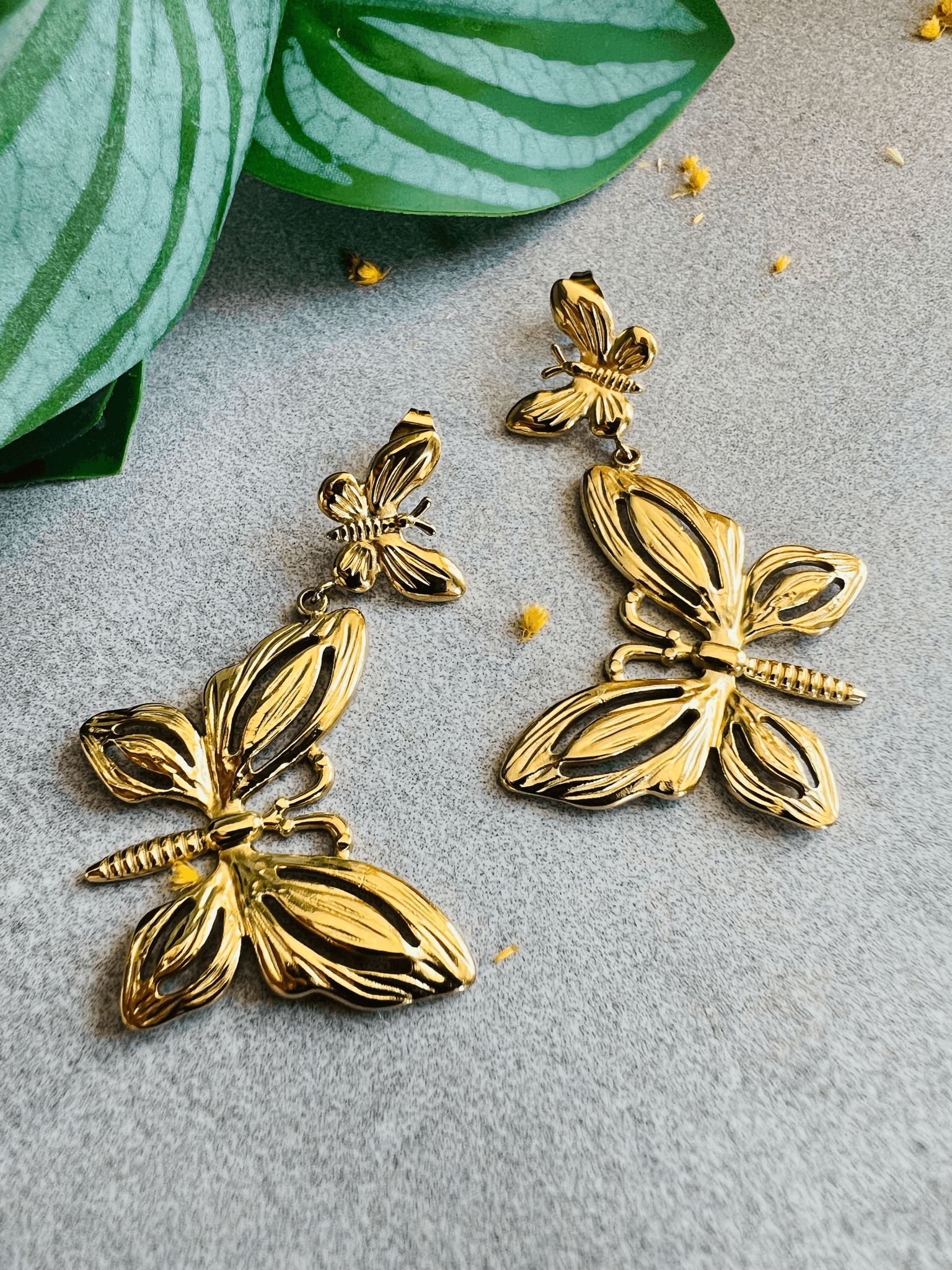 Boucles d’oreilles BLANCHE papillons dorés - Créations Uniques