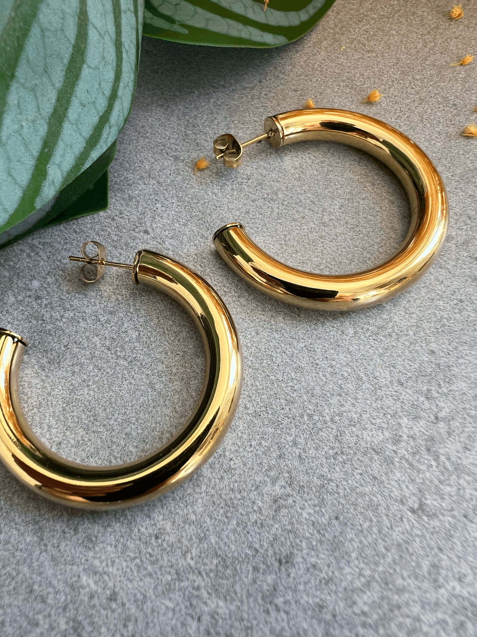 Boucles d’oreilles CLARENCE créoles dorées - Créations Uniques