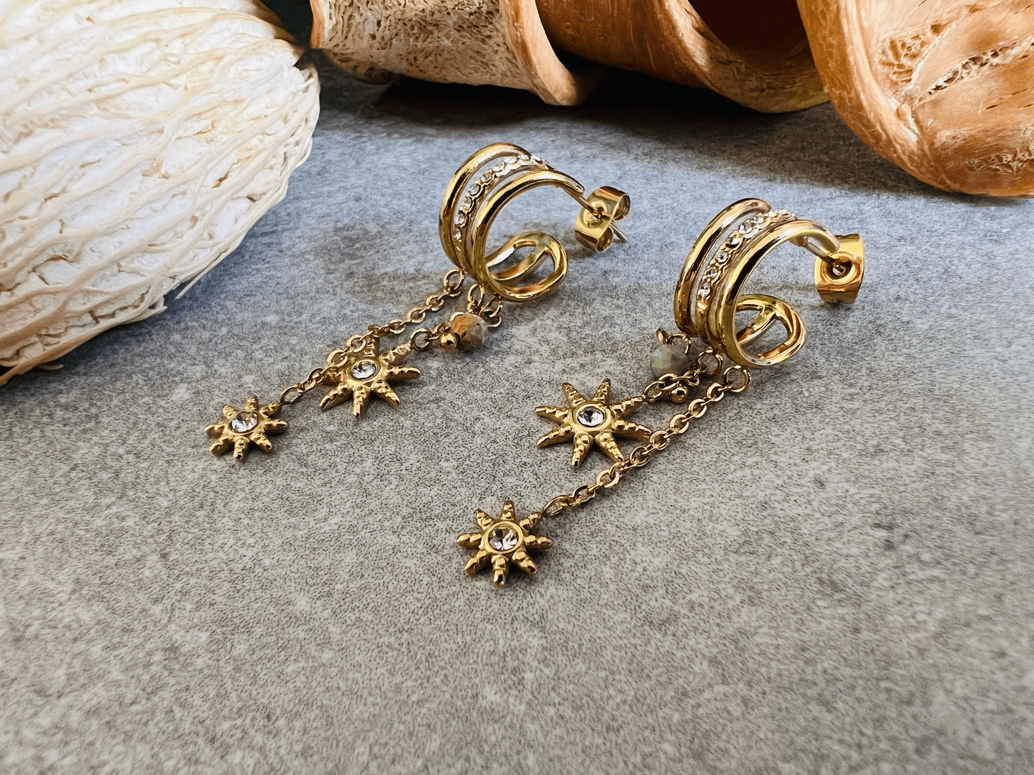 Boucles d’oreilles BLAKE étoiles dorées et touche de bleu - Créations Uniques