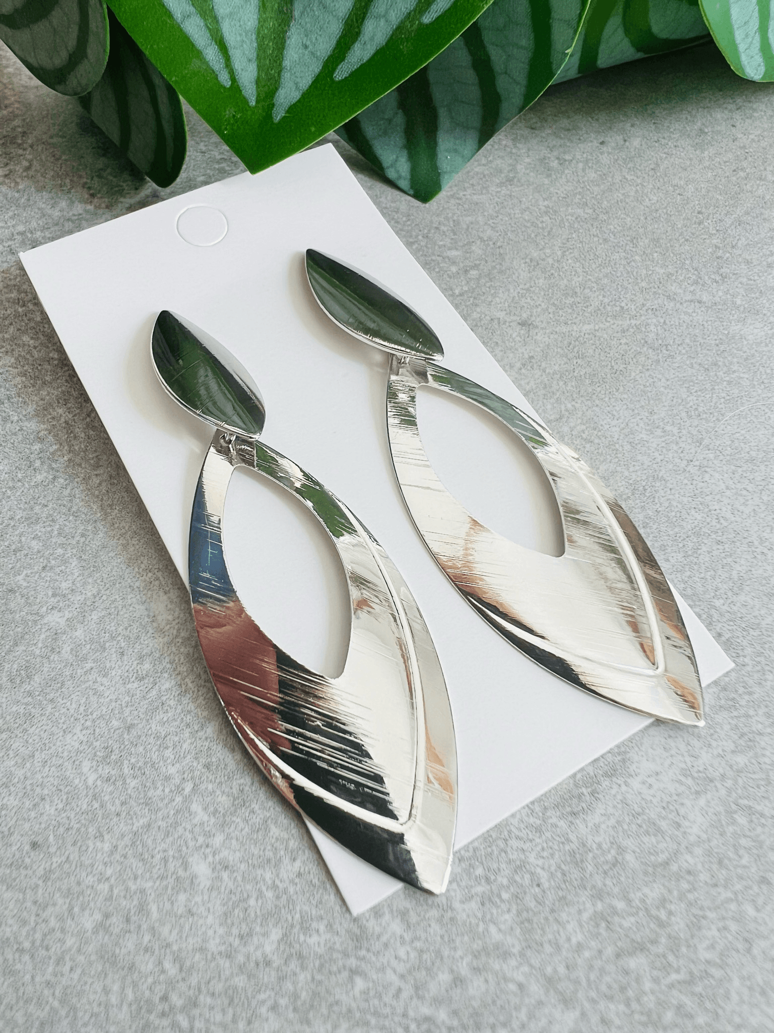 Boucles d’oreilles LEONIE grandes gouttes argentées - Créations Uniques