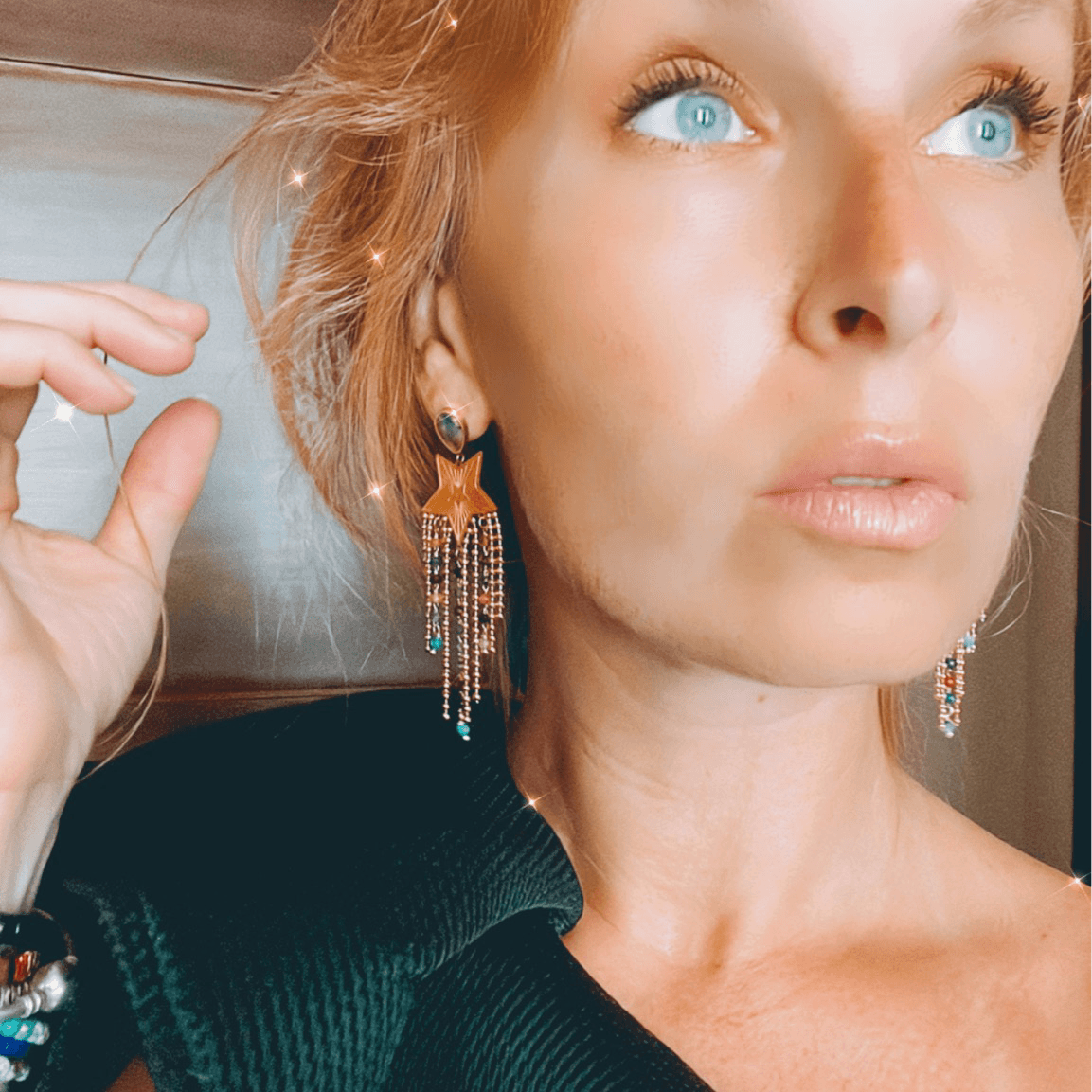 Boucles d’oreilles REGGIE étoiles dorées et perles multicolores - Créations Uniques