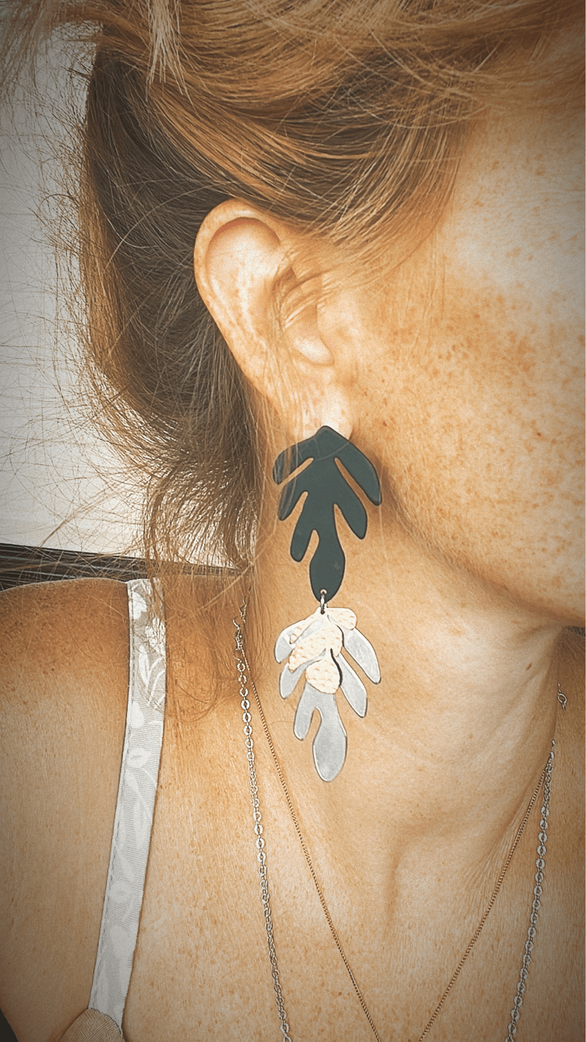 Boucles d’oreilles GLORIA feuilles noires et argent - Créations Uniques - Créations Uniques