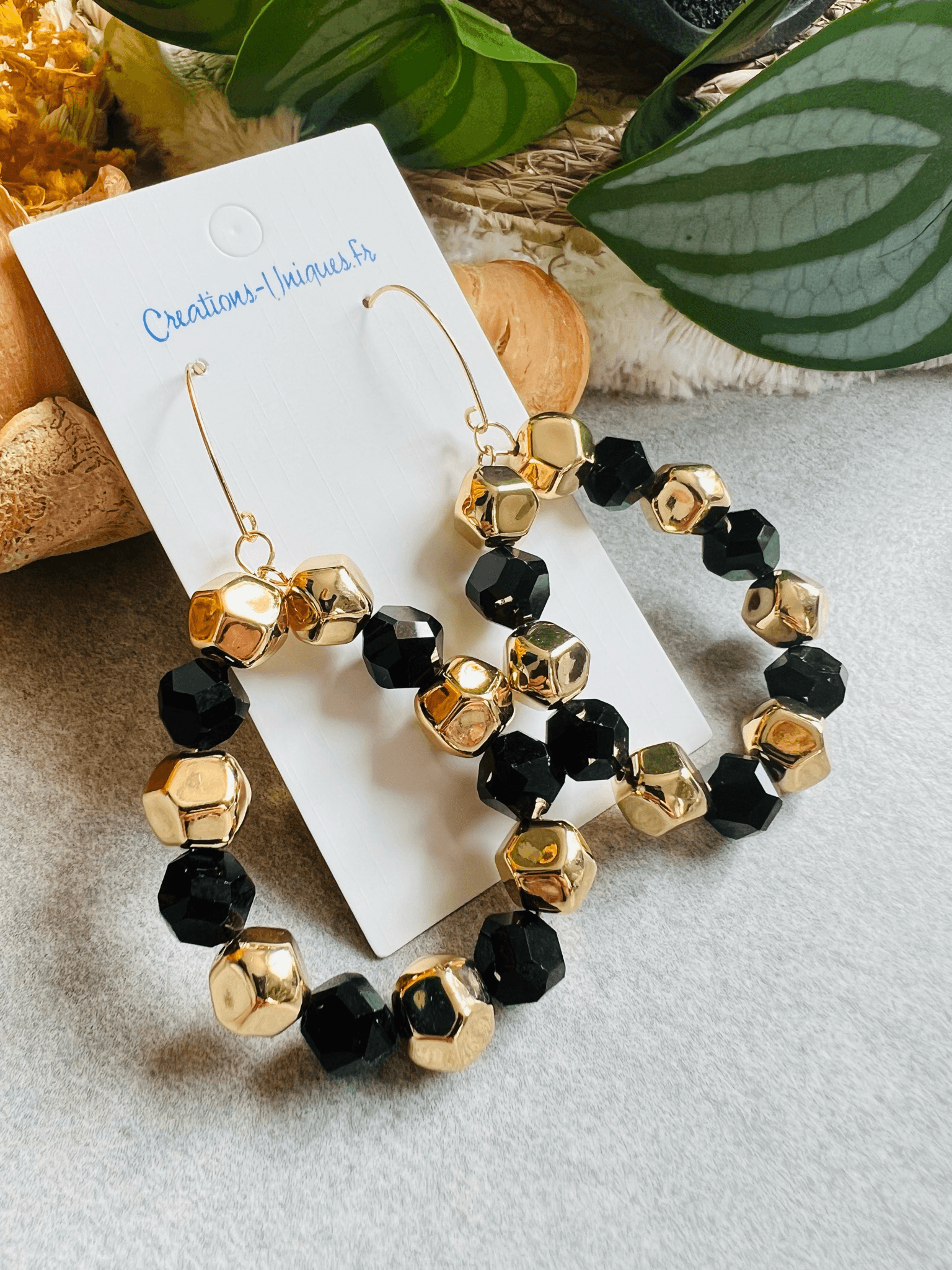 Boucles d’oreilles BELLE - perles noires et dorées - Créations Uniques