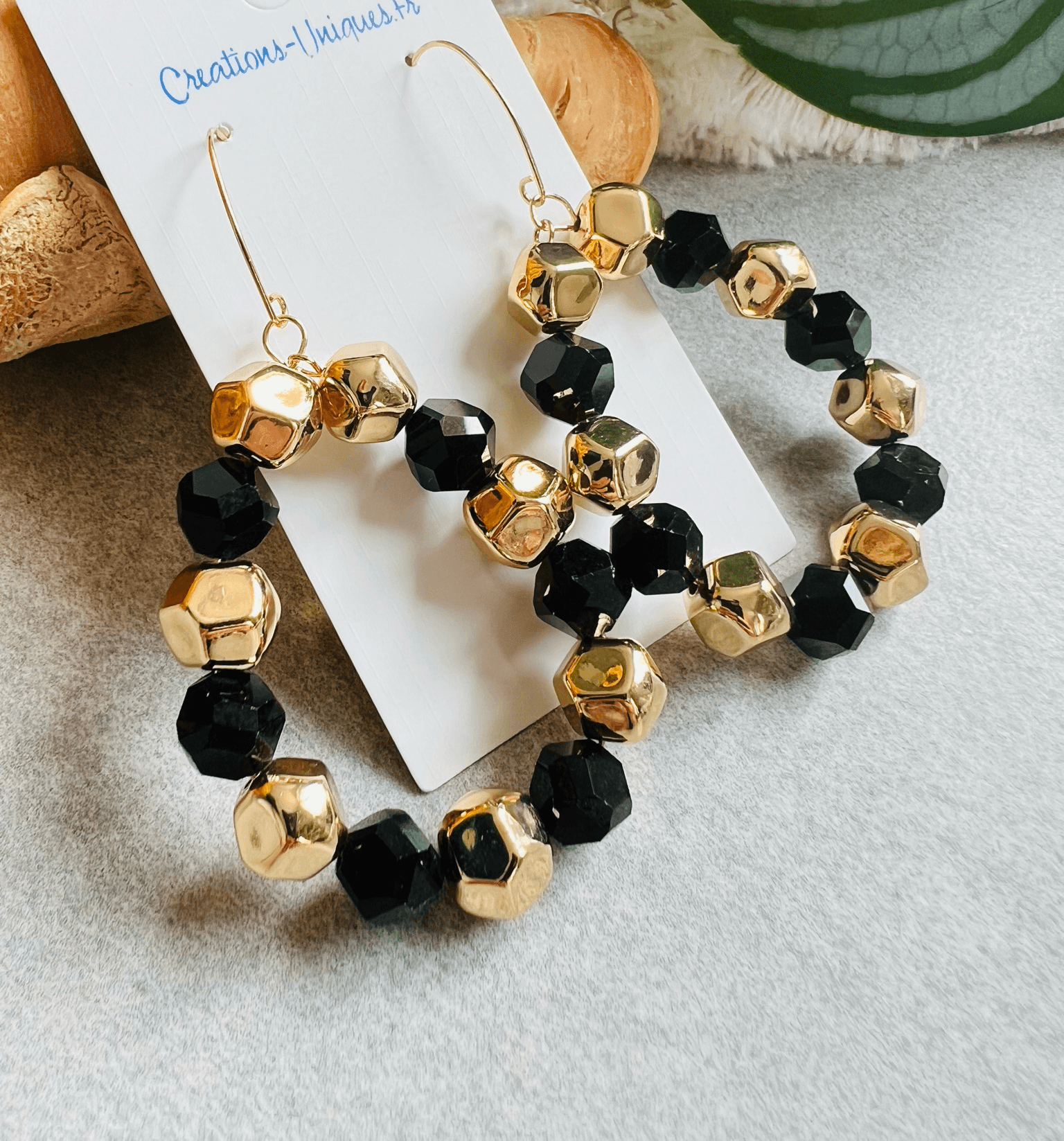 Boucles d’oreilles BELLE - perles noires et dorées - Créations Uniques