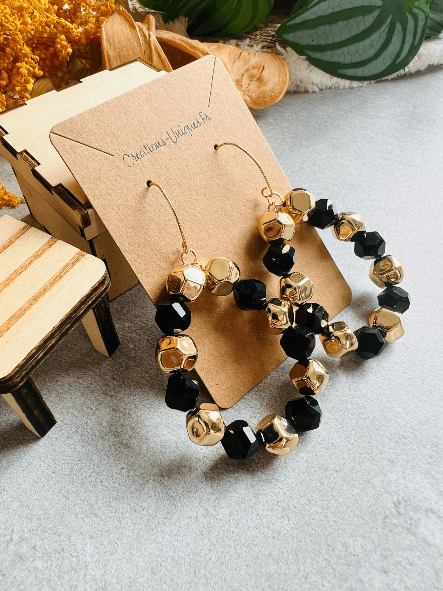 Boucles d’oreilles BELLE - perles noires et dorées - Créations Uniques