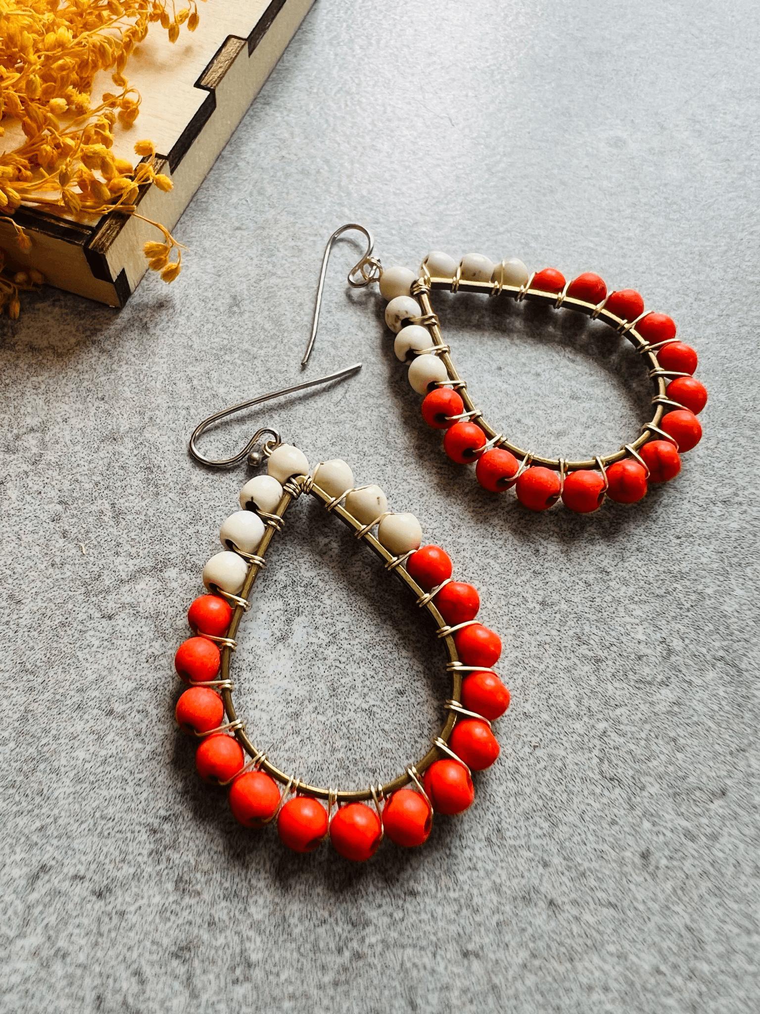 Boucles d’oreilles gouttes YELINA perles oranges et beiges - Créations Uniques - Créations Uniques