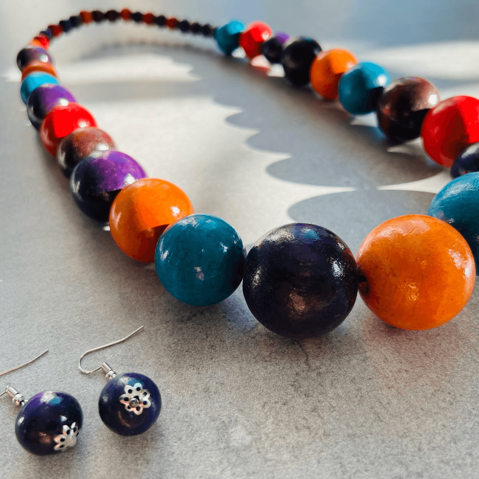 Collier de perles en bois multicolores SORAYA - coup de cœur - Créations Uniques