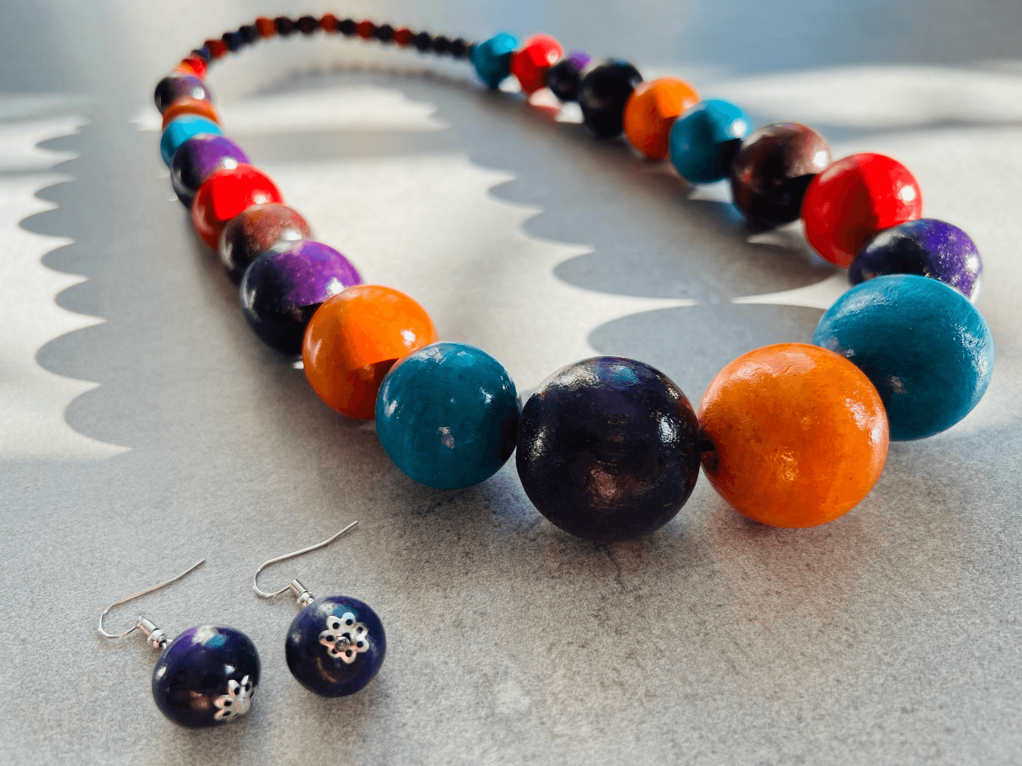 Collier de perles en bois multicolores SORAYA - coup de cœur - Créations Uniques