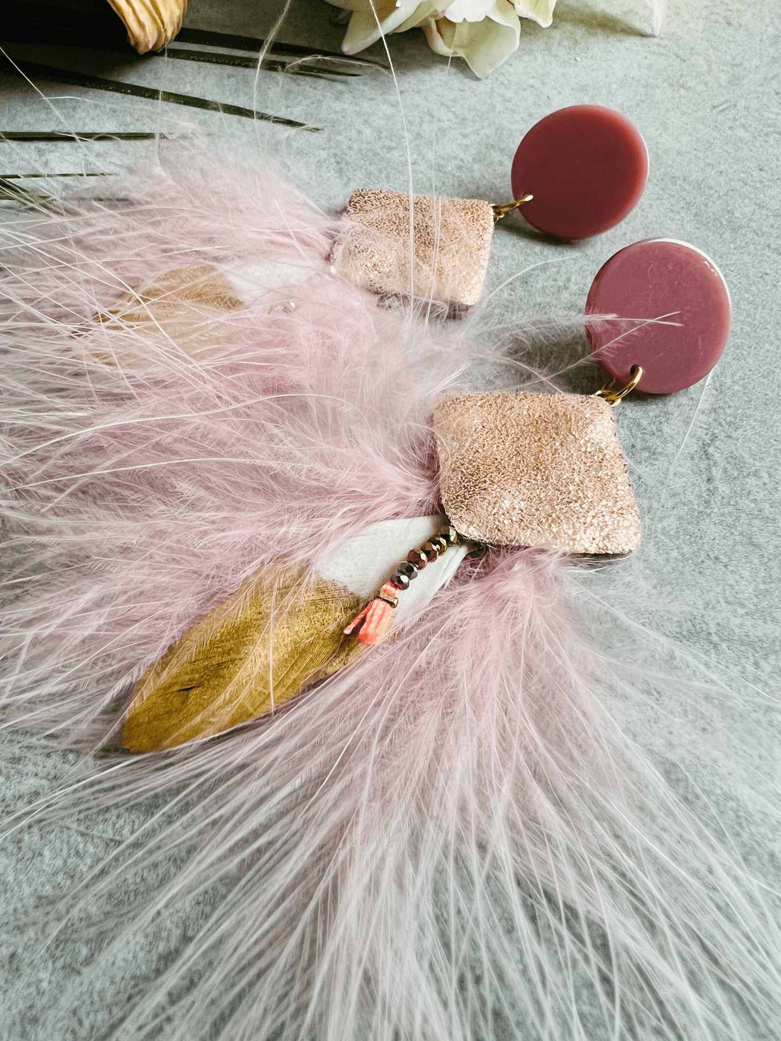 Boucles d’oreilles JONELLE grandes plumes roses - Créations Uniques