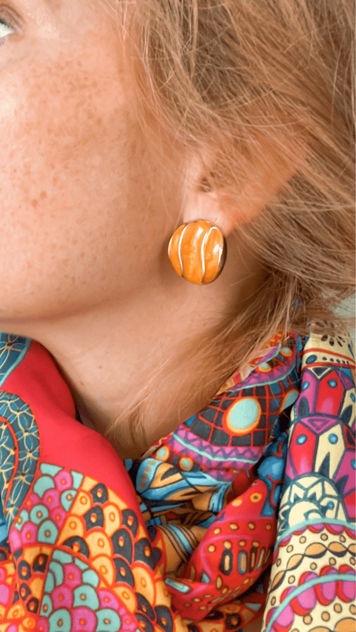 Boucles d’oreilles DAISY chic et courtes couleur moutarde - Créations Uniques