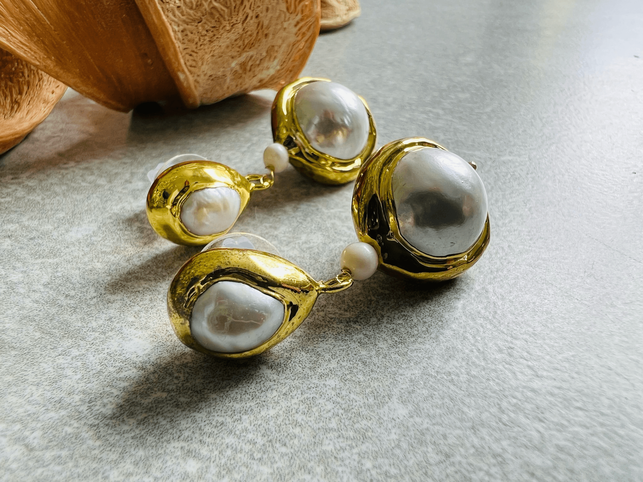 Boucles d’oreilles BETTIE perles blanc nacré - Créations Uniques