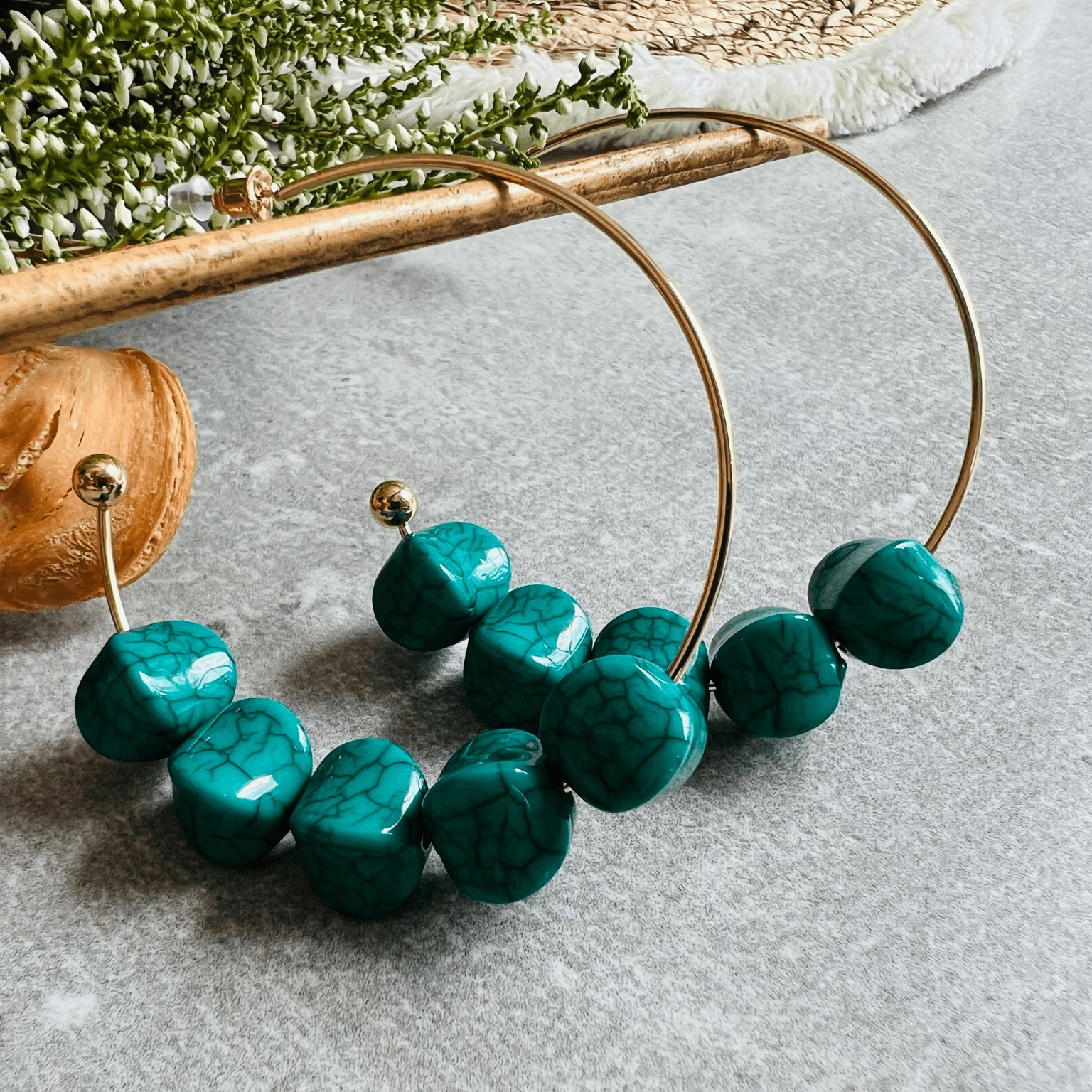 Boucles d’oreilles DONNA anneaux créoles et perles vertes - Créations Uniques - Créations Uniques