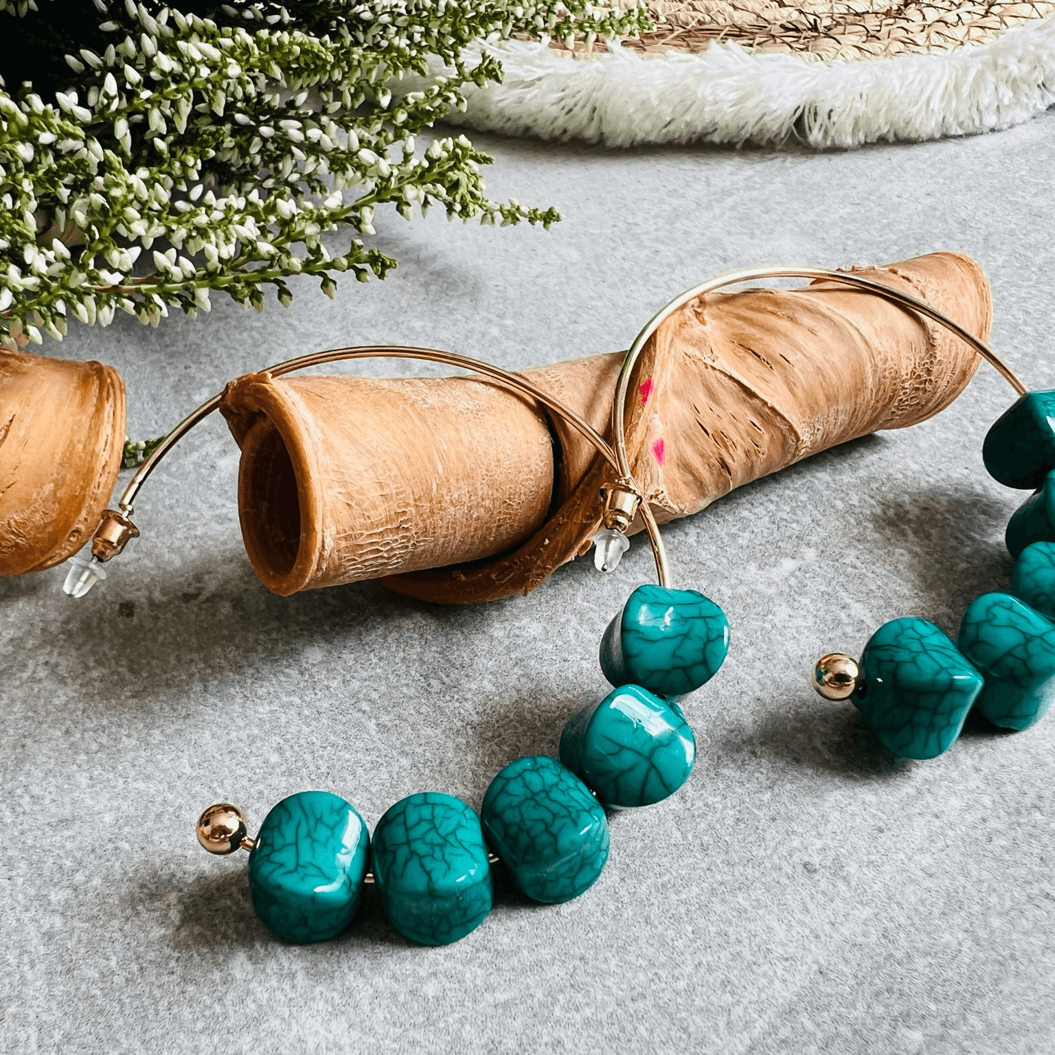 Boucles d’oreilles DONNA anneaux créoles et perles vertes - Créations Uniques - Créations Uniques