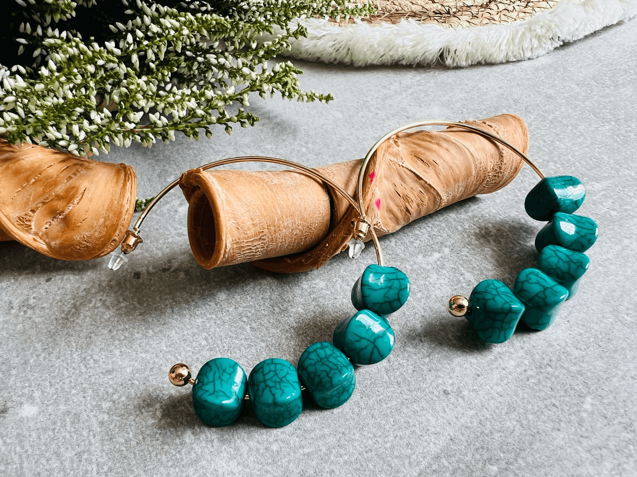 Boucles d’oreilles DONNA anneaux créoles et perles vertes - Créations Uniques - Créations Uniques