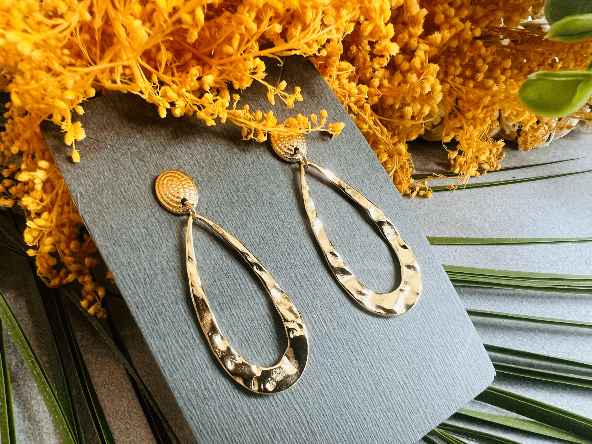 Boucles d’oreilles ALLI gouttes dorées martelées - Créations Uniques