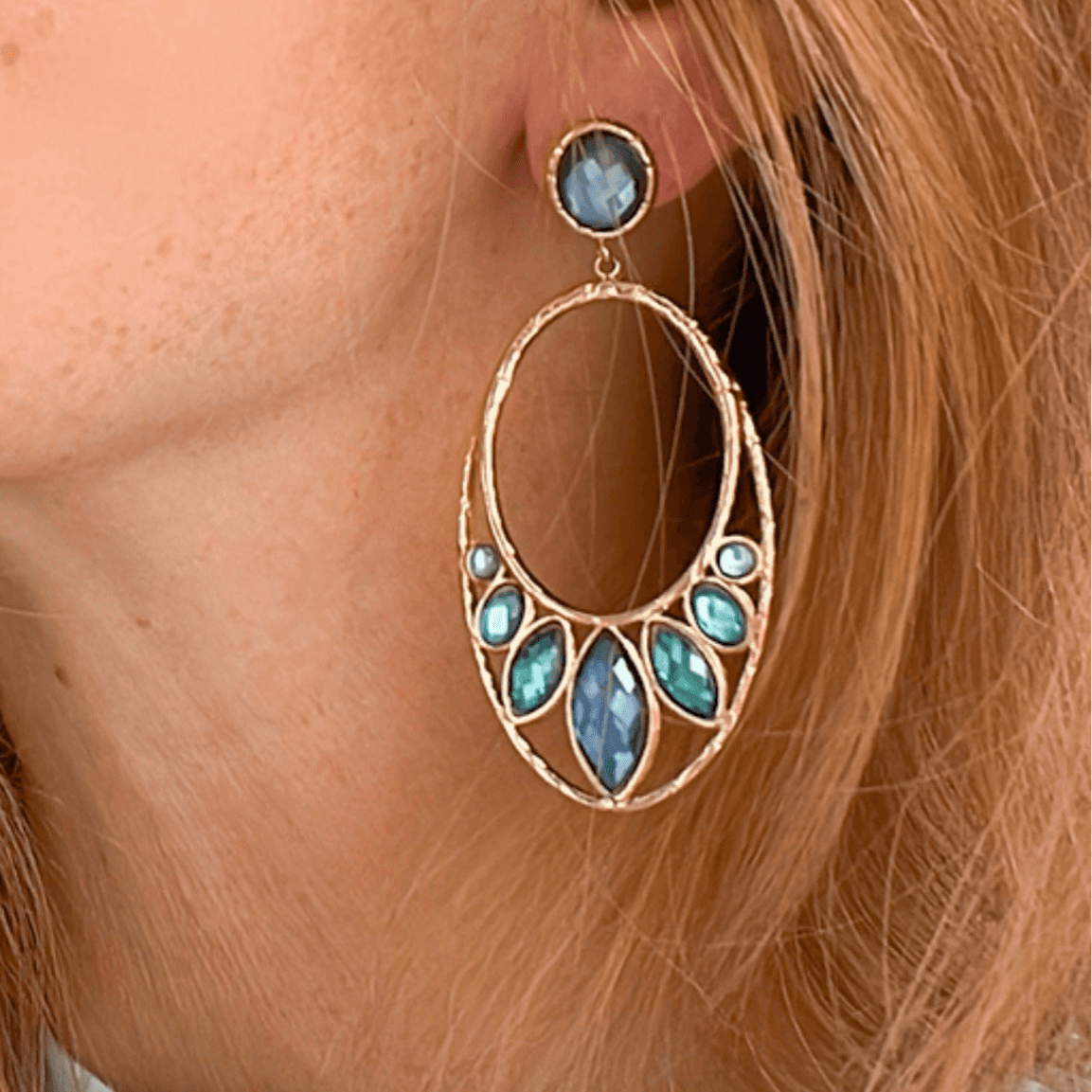 Boucles d’oreilles chic CENDRINE ovales dorés cabochons brillants nuances de bleus - Créations Uniques