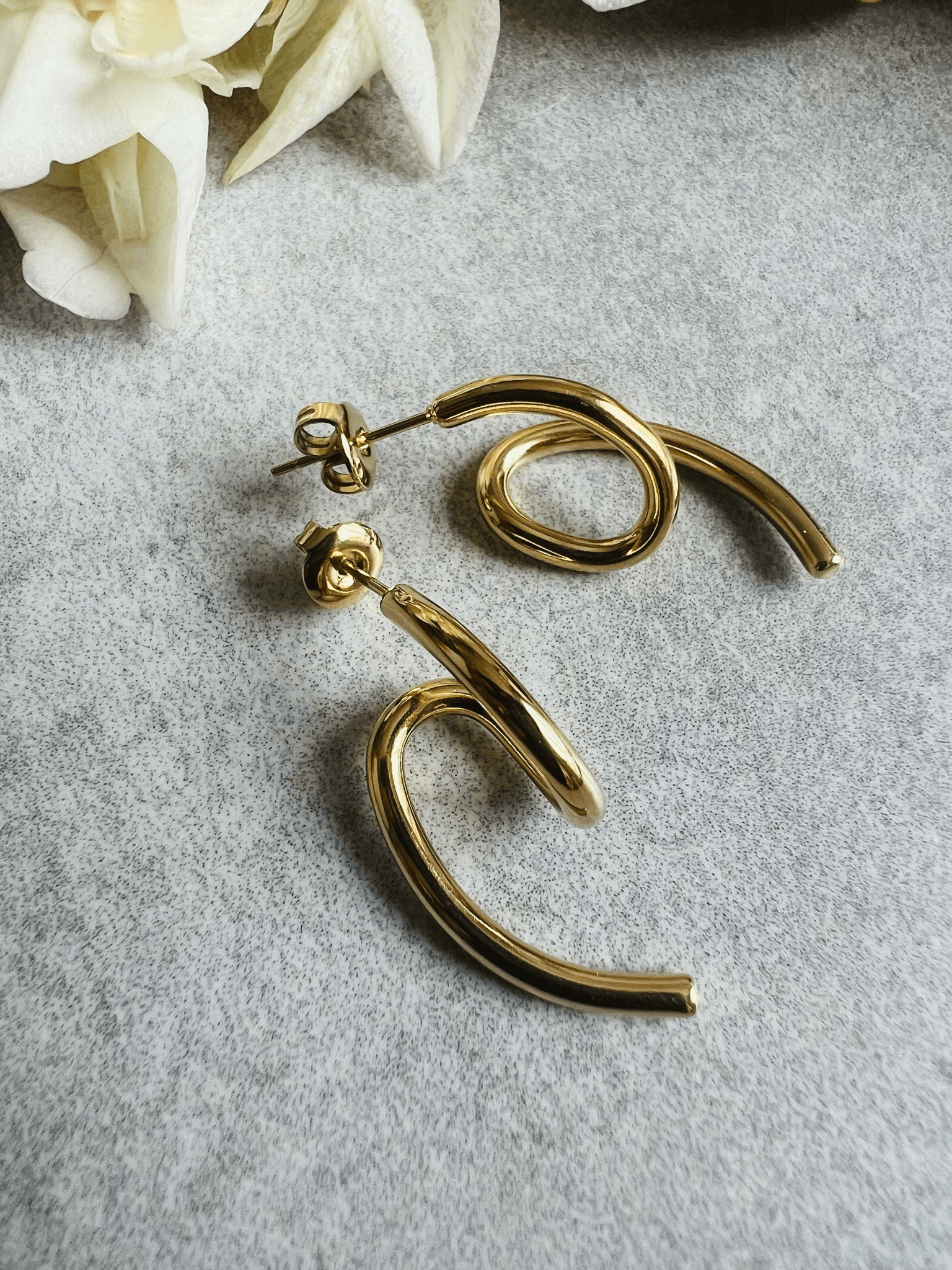 Boucles d’oreilles SYLVIANNE torsion dorée - Créations Uniques