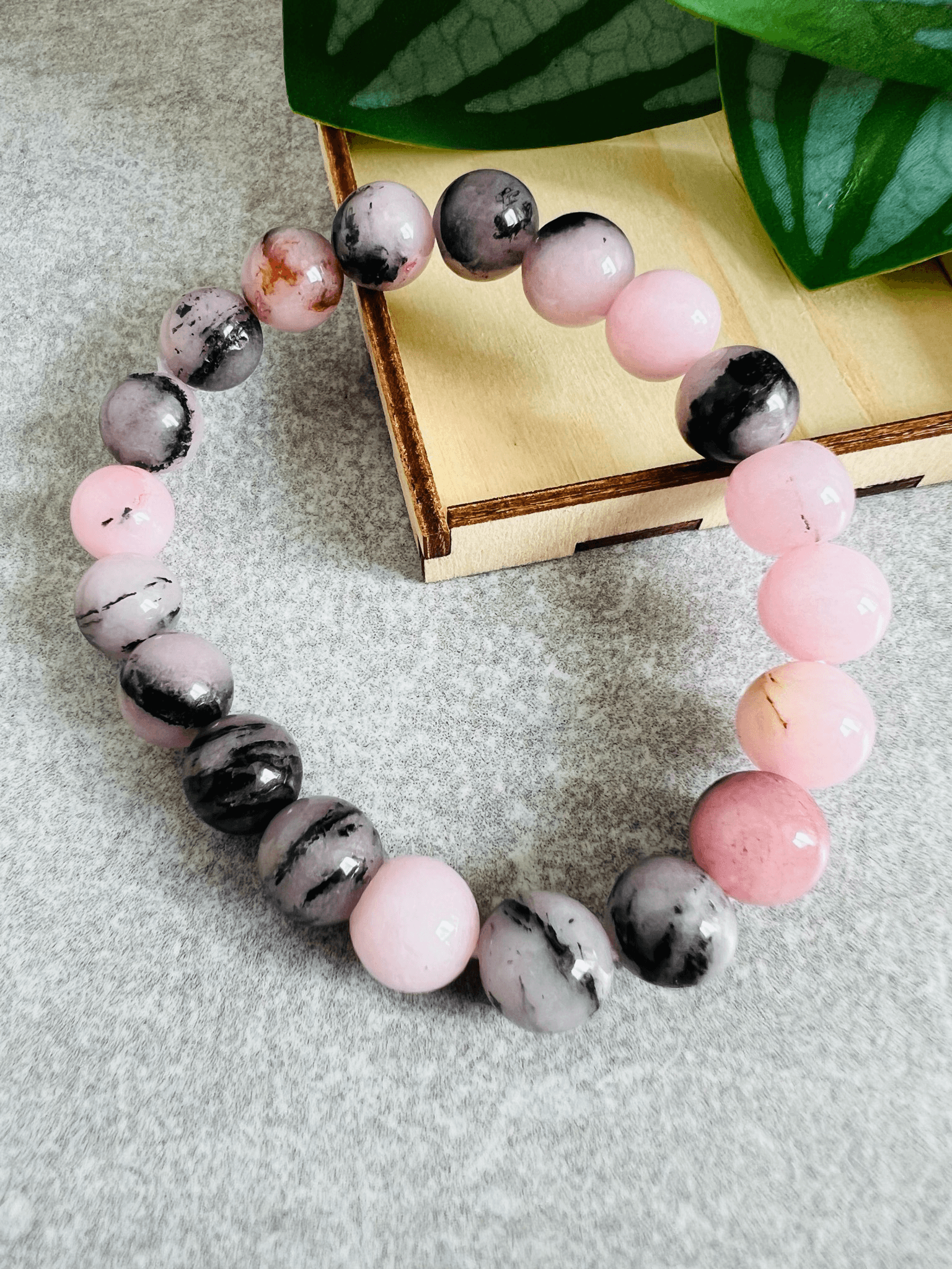 Bracelet perles pastel Noir et Rose clair - Créations Uniques