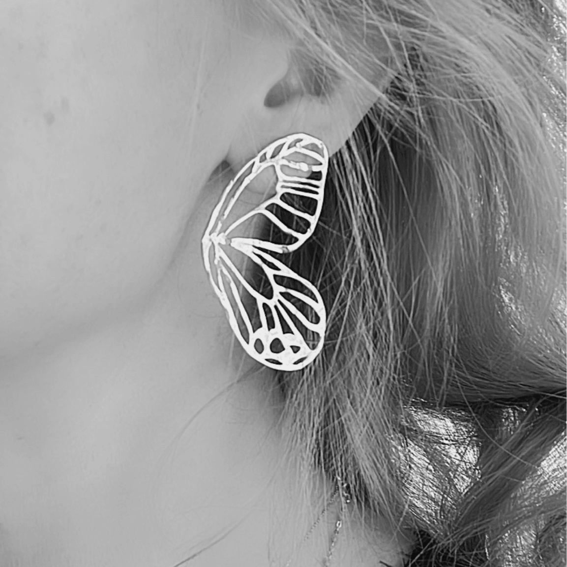Boucles d’oreilles AMBRE ailes de papillons argentées - Créations Uniques