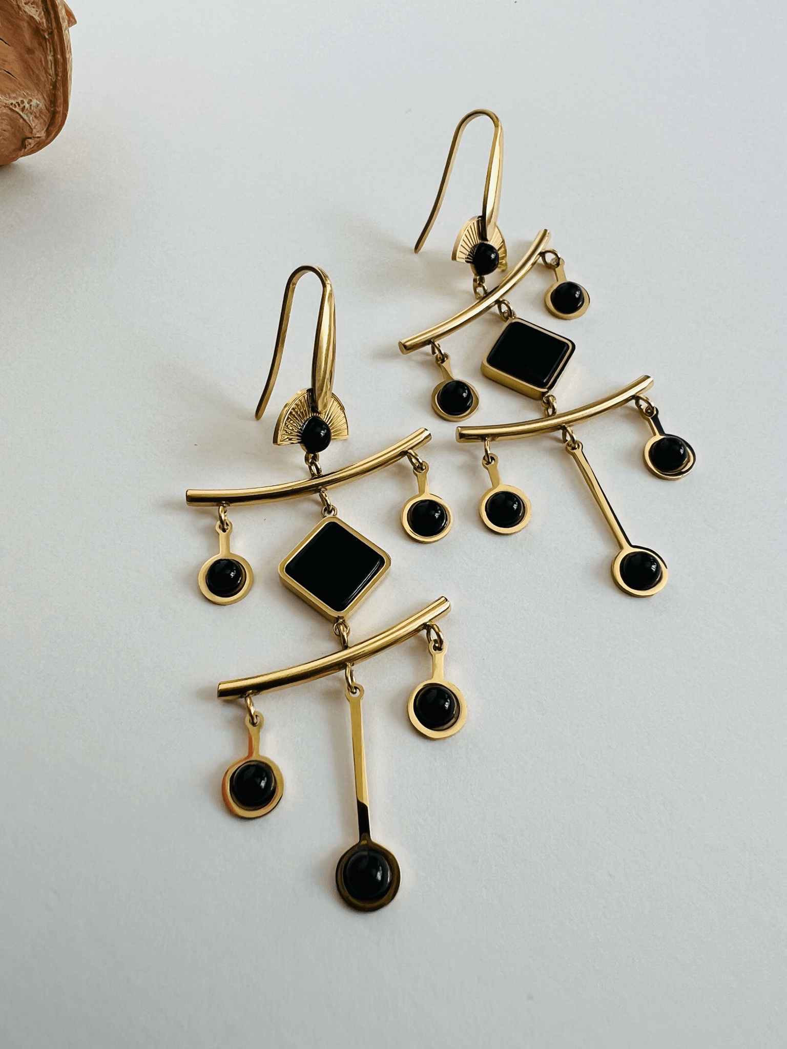 Boucles d’oreilles ISAURE noir et doré - inspiration japonaise - Créations Uniques
