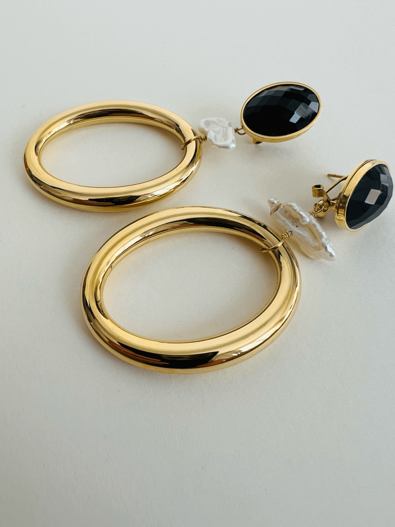 Boucles d’oreilles chic et ovales dorées KLOE - Créations Uniques