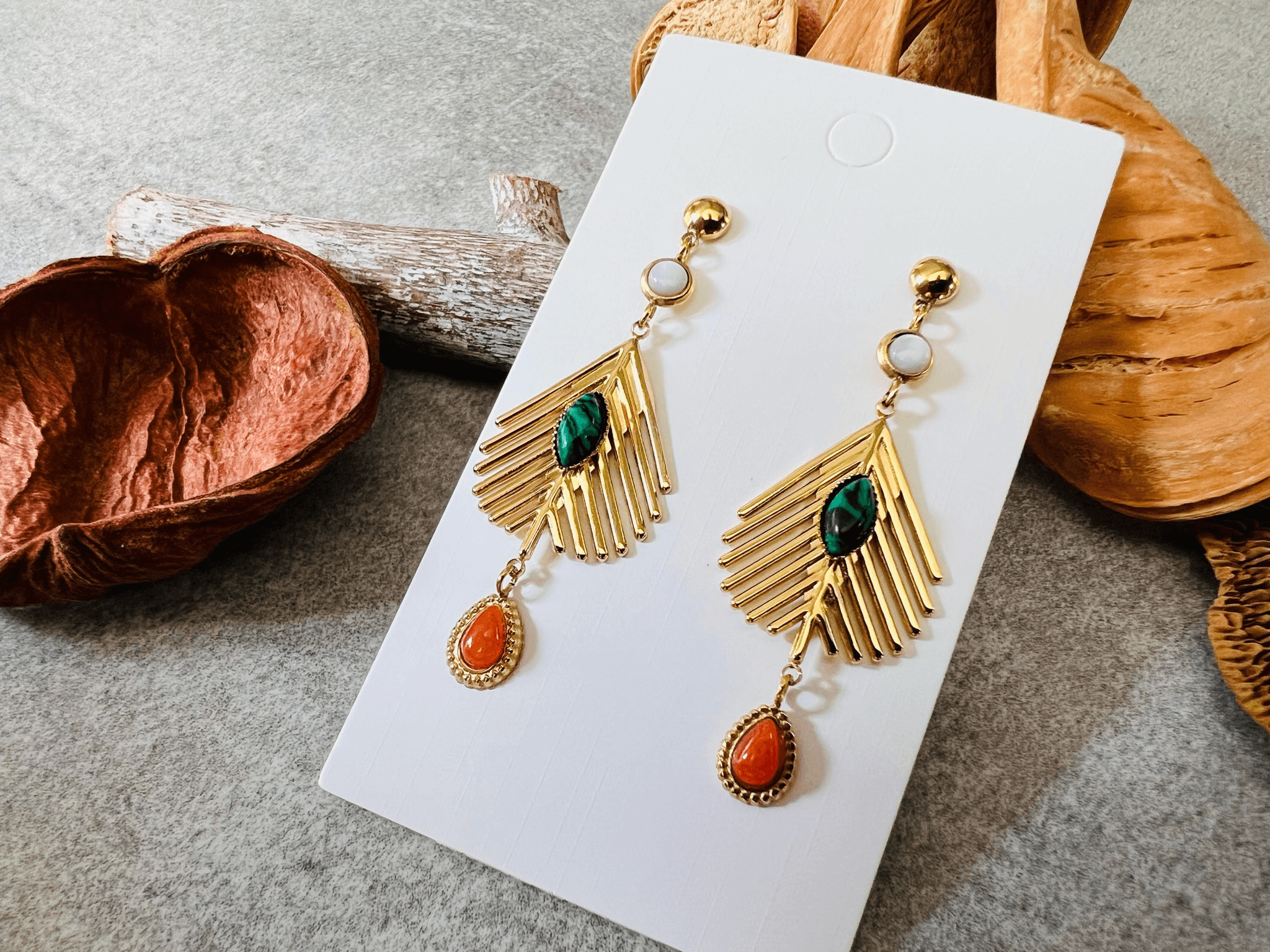 Boucles d’oreilles HILDA feuilles dorées touche de couleur - Créations Uniques