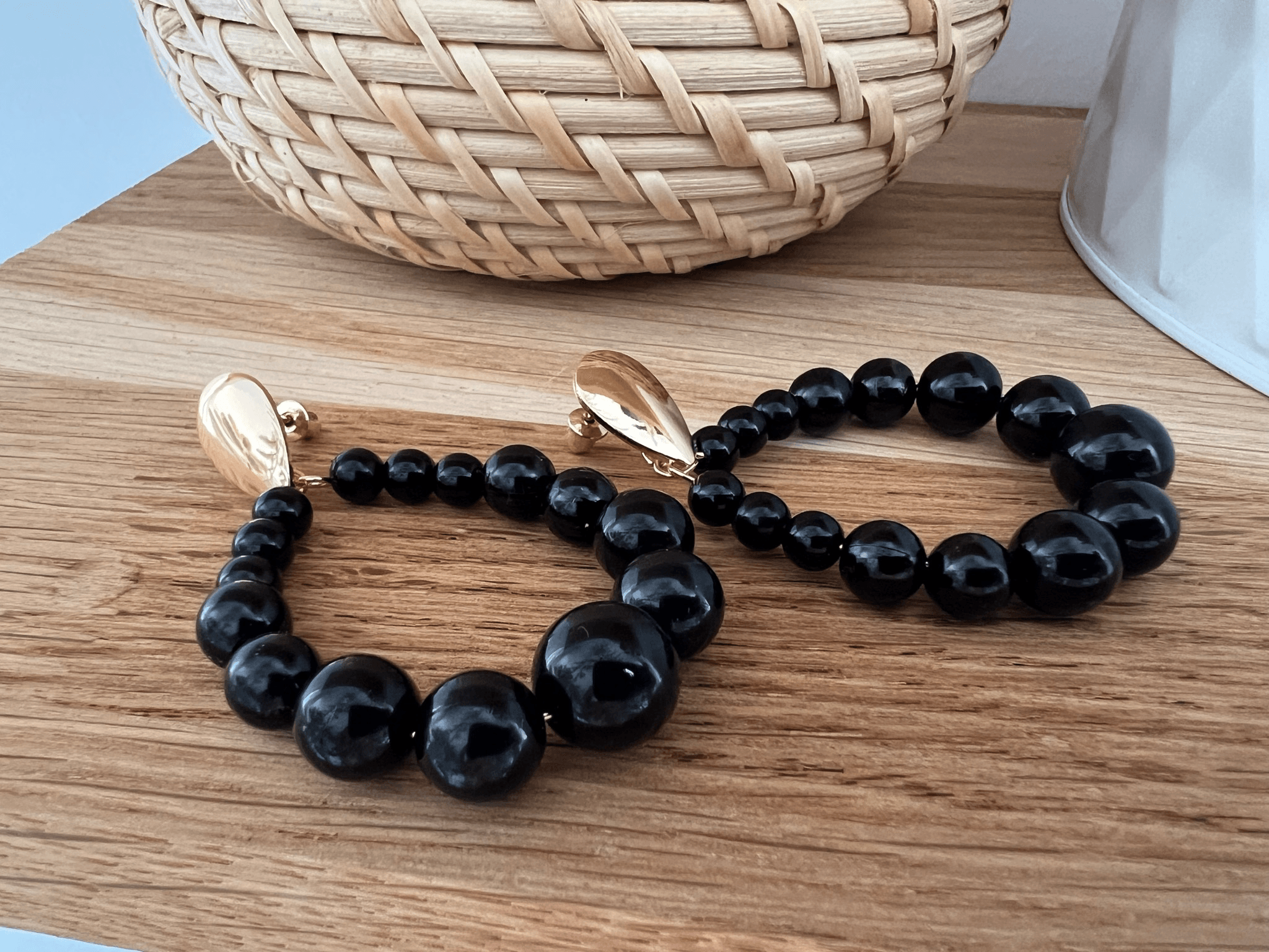 Boucles d’oreilles JANE perles noires - Créations Uniques - Créations Uniques