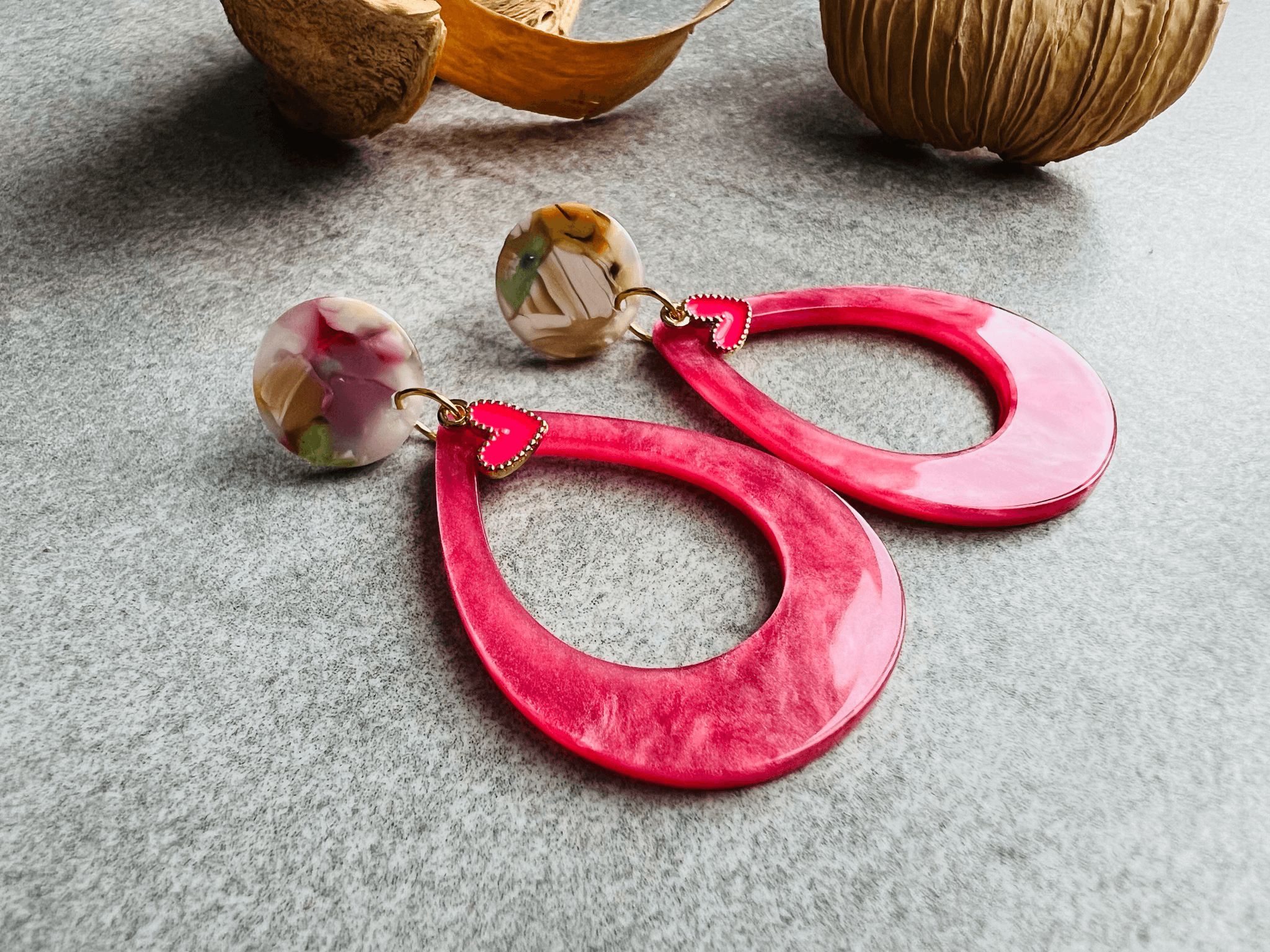 Boucles d’oreilles MAGGIE gouttes résine rose - Créations Uniques - Créations Uniques