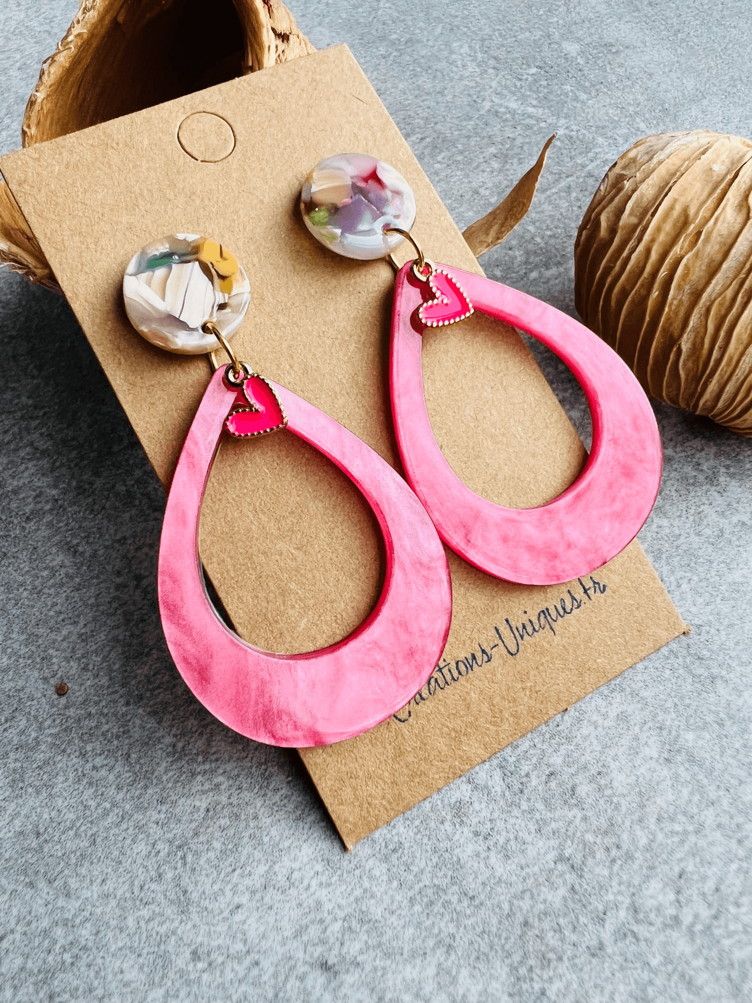 Boucles d’oreilles MAGGIE gouttes résine rose - Créations Uniques - Créations Uniques