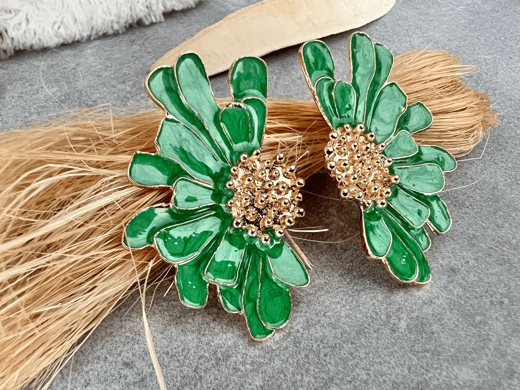 Boucles d’oreilles HILLARY fleurs pétales vertes - Créations Uniques