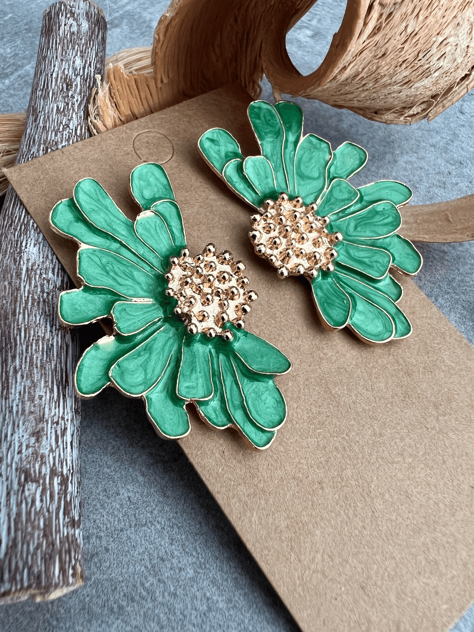 Boucles d’oreilles HILLARY fleurs pétales vertes - Créations Uniques