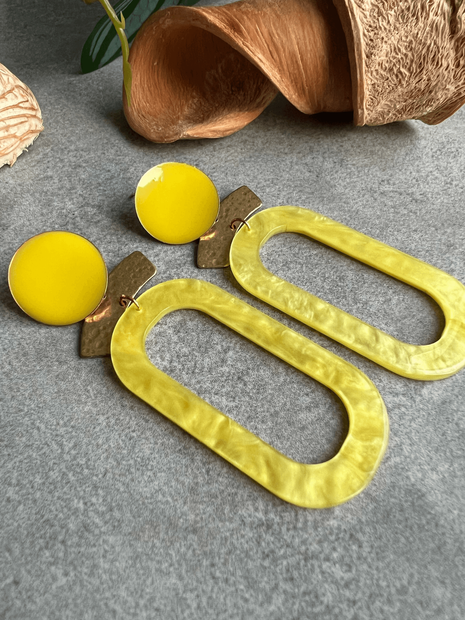 Boucles d’oreilles ROSANA résine total look jaune - Créations Uniques - Créations Uniques