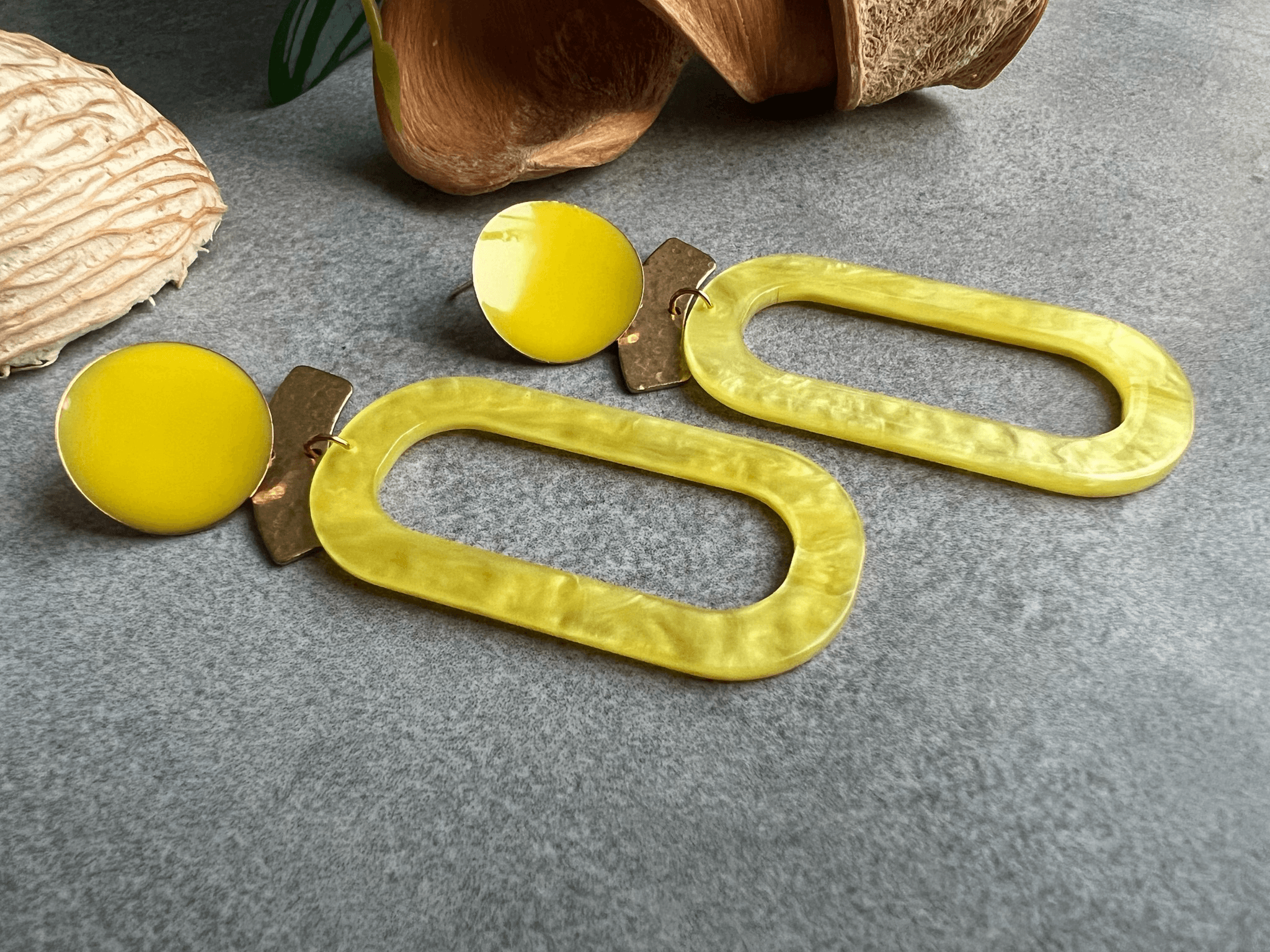 Boucles d’oreilles ROSANA résine total look jaune - Créations Uniques - Créations Uniques