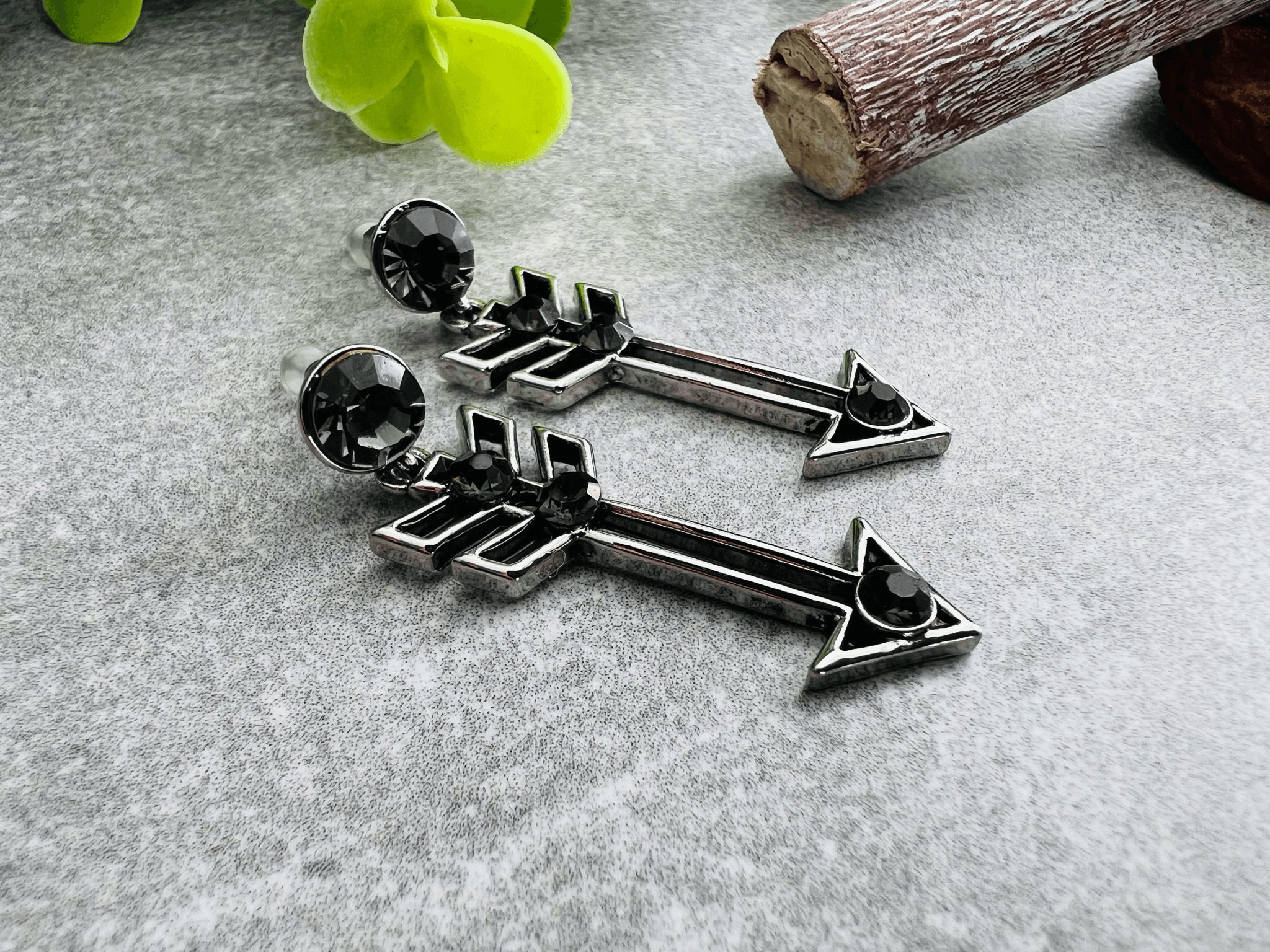 Boucles d’oreilles MARIE-JOSÉE flèches argentées brillantes - Créations Uniques