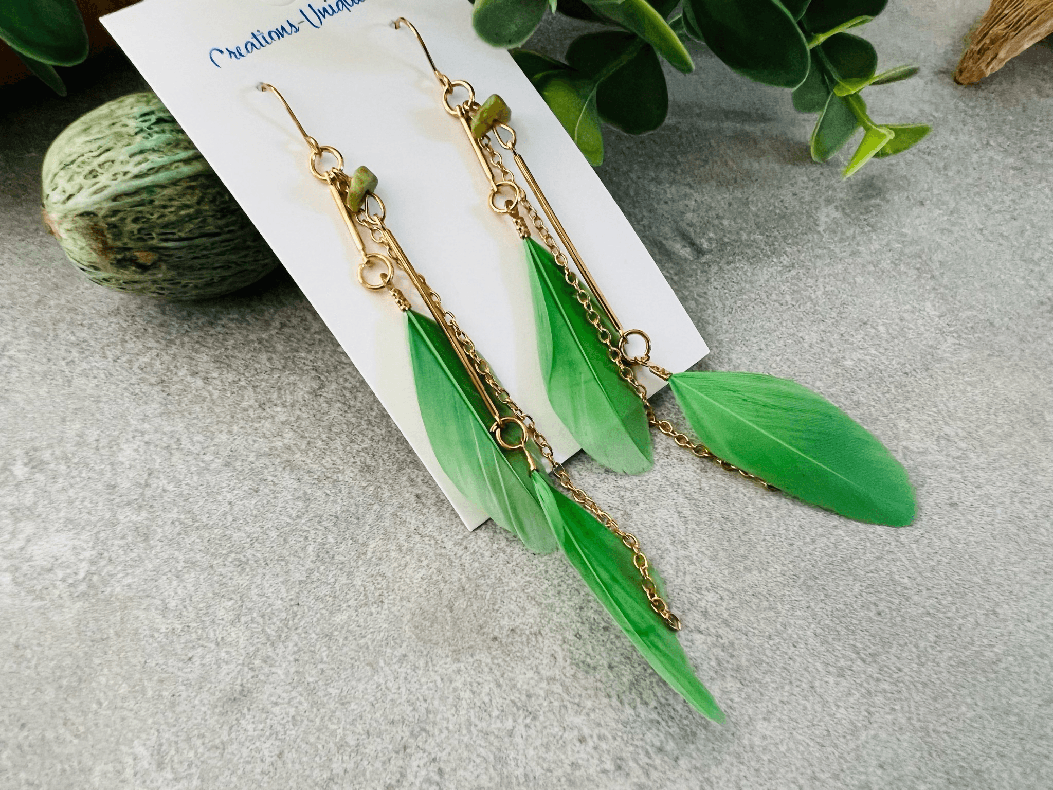 Boucles d’oreilles ANAÏS longues plumes vertes - Créations Uniques - Créations Uniques